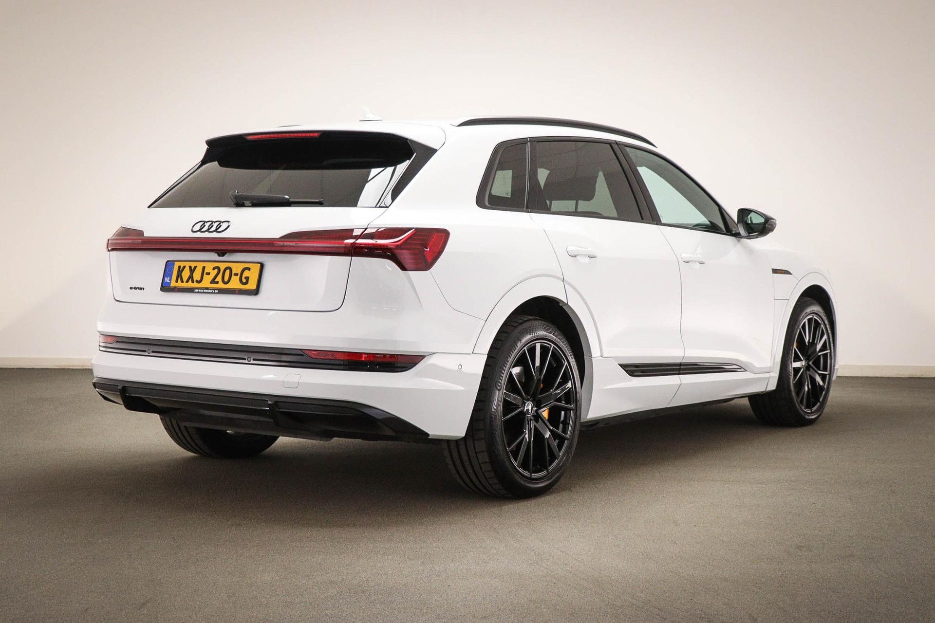 Audi e-tron met kenteken KXJ-20-G – autofoto 2