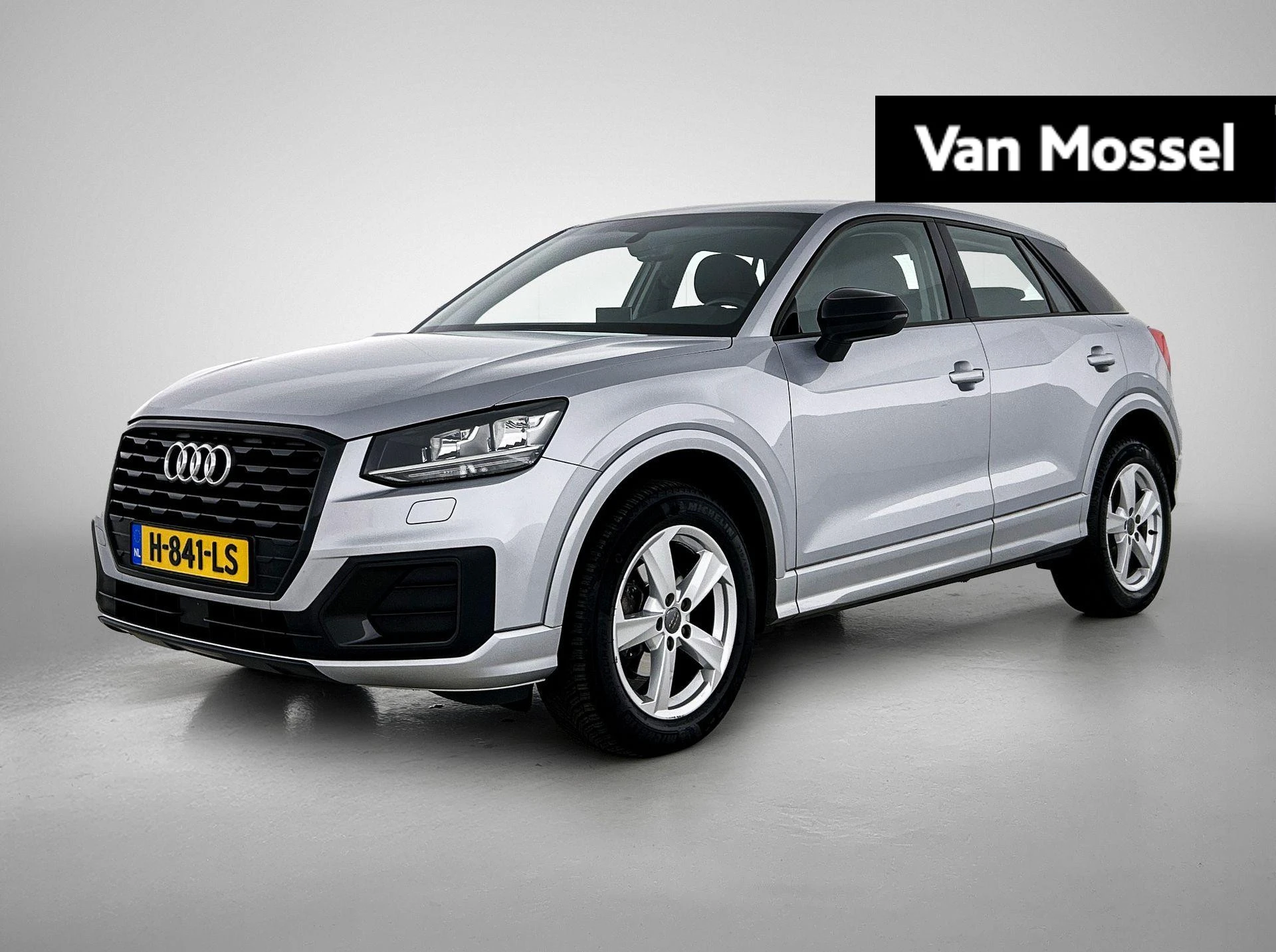 Audi Q2 met kenteken 61100 – autofoto 2