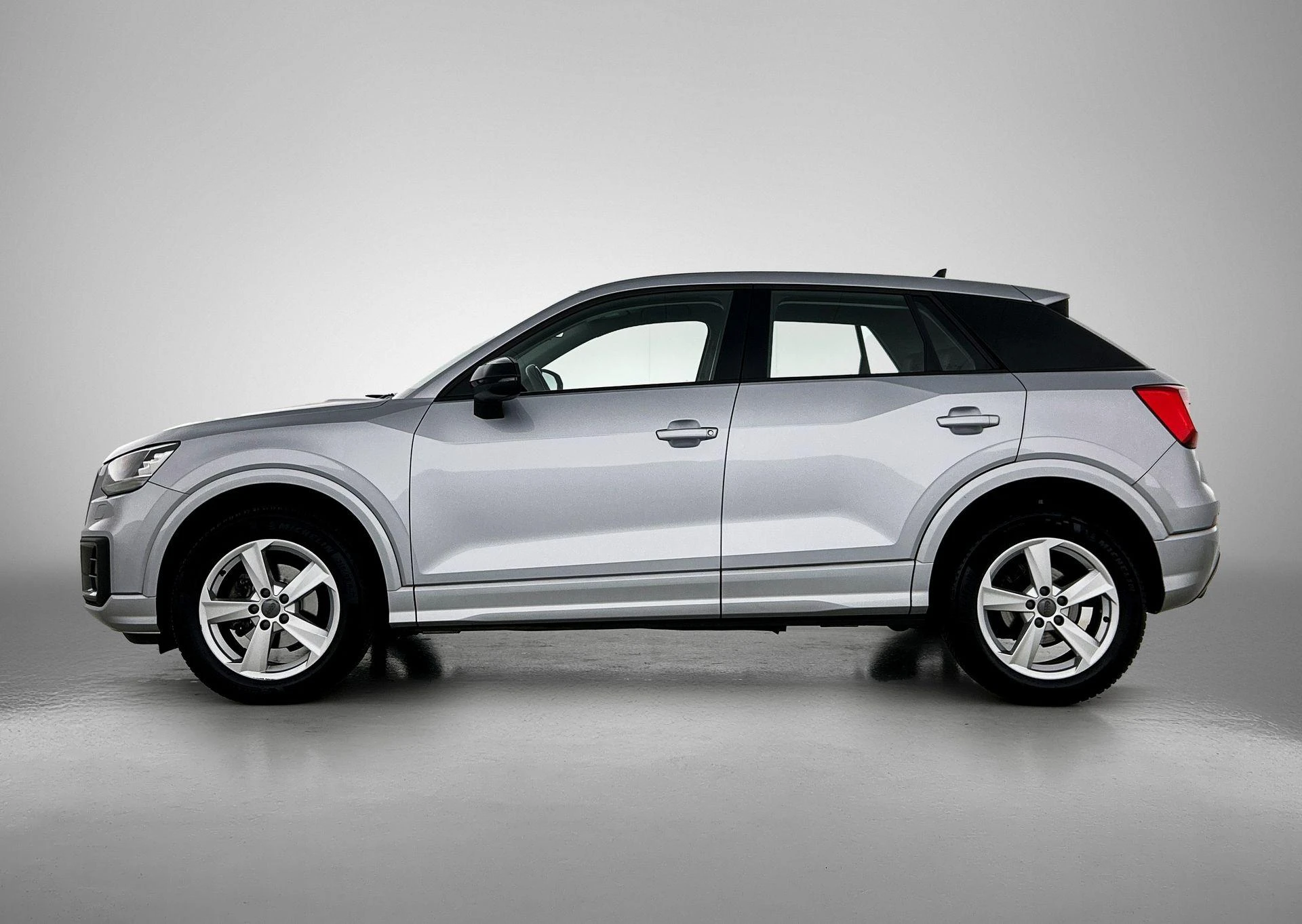 Audi Q2 met kenteken 61100 – autofoto 4