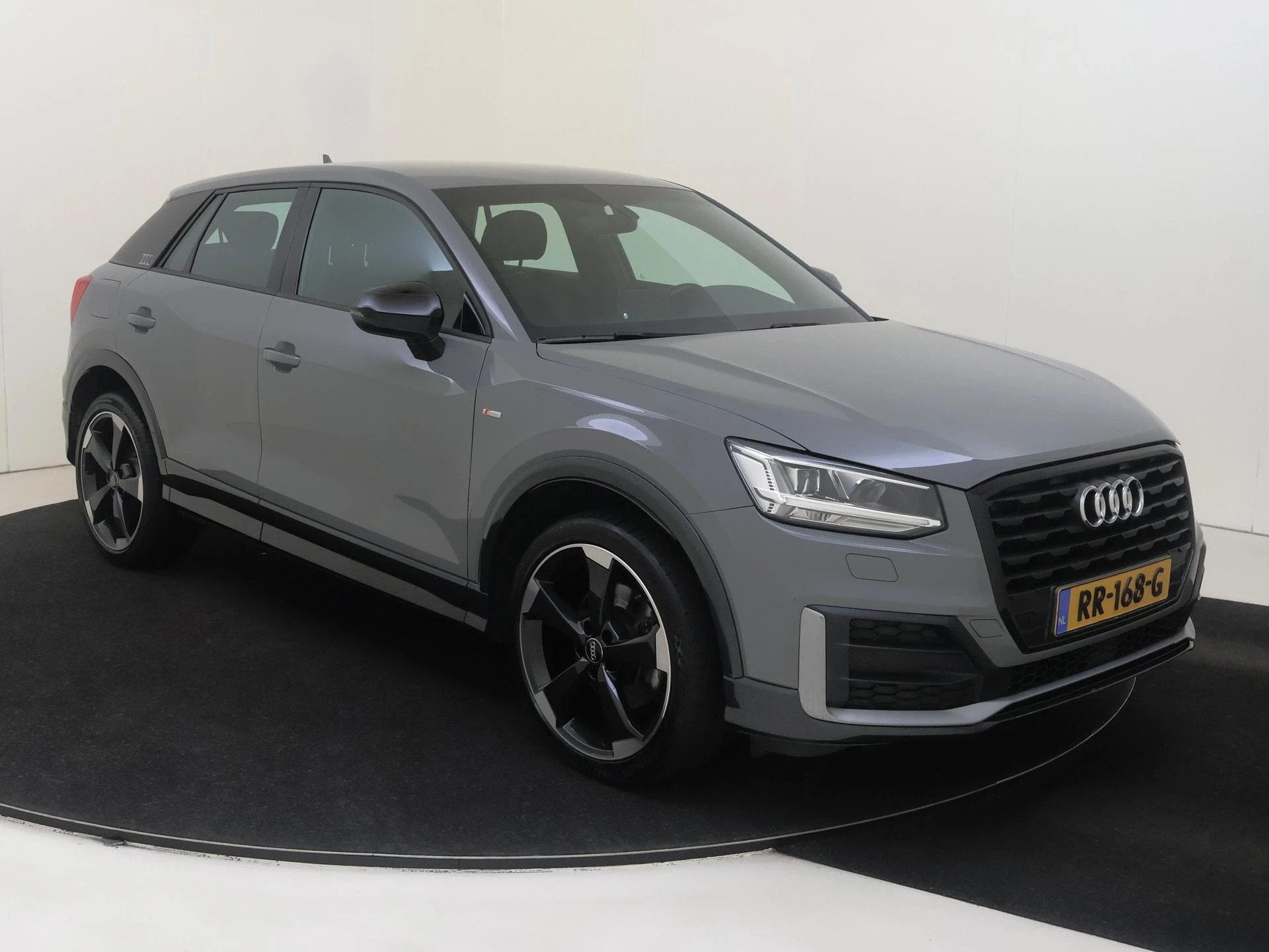 Audi Q2 met kenteken 63100 – autofoto 3