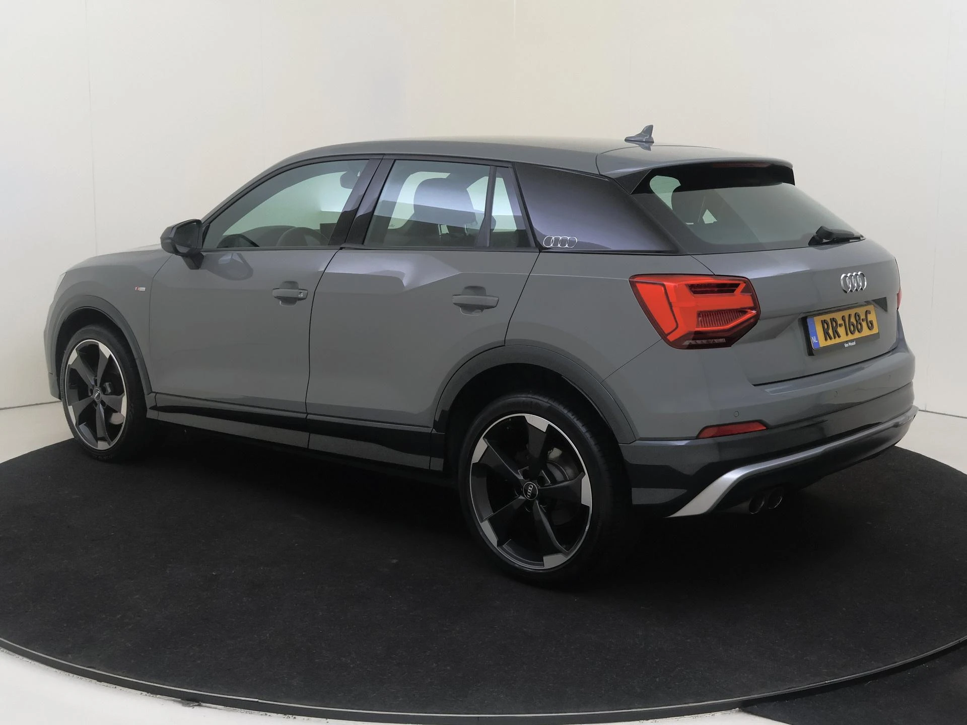 Audi Q2 met kenteken 63100 – autofoto 4
