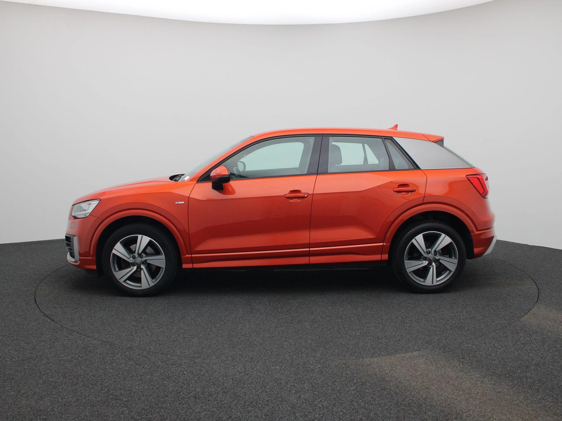Audi Q2 met kenteken 63100 – autofoto 5