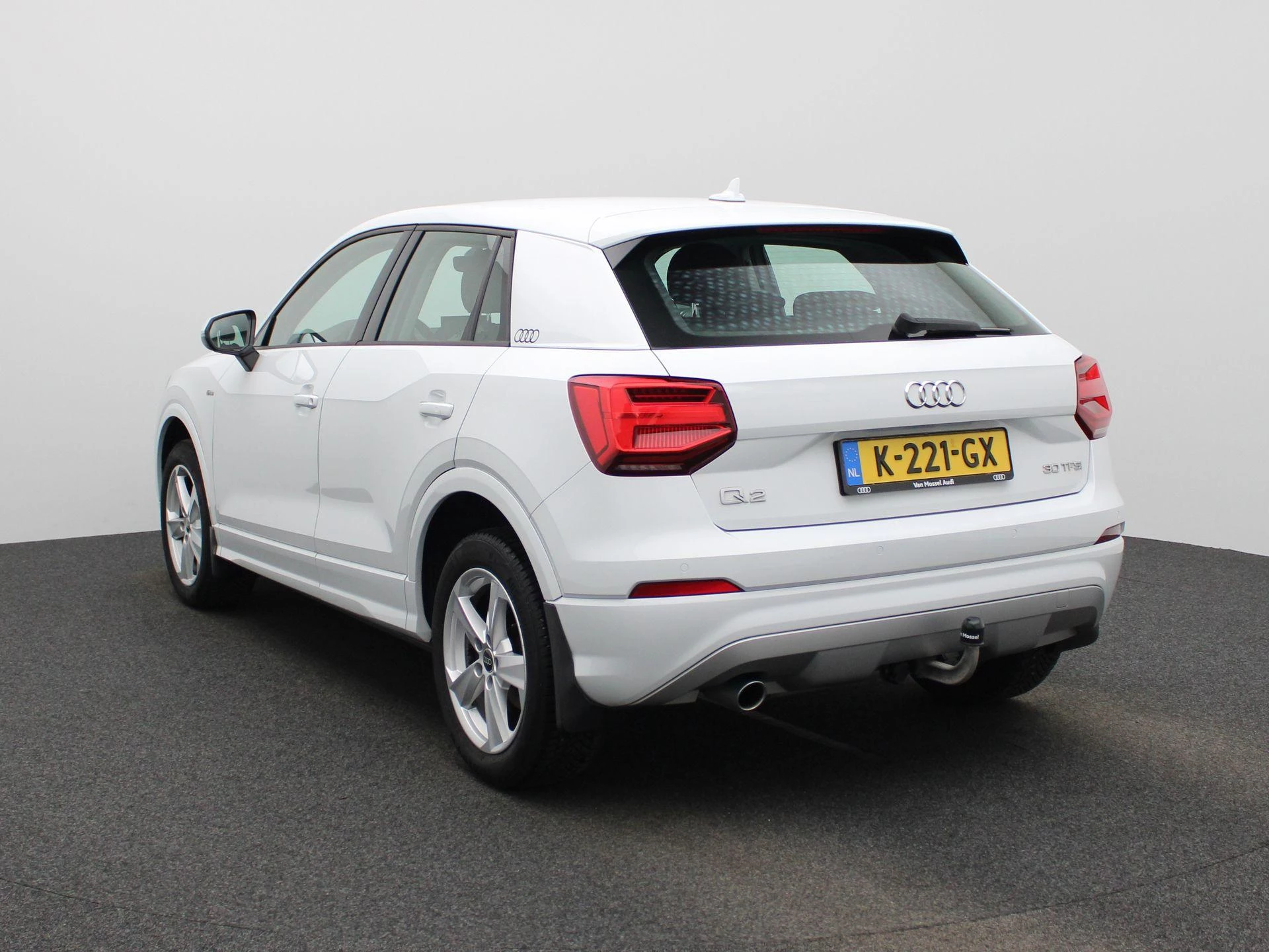 Audi Q2 met kenteken 64100 – autofoto 4