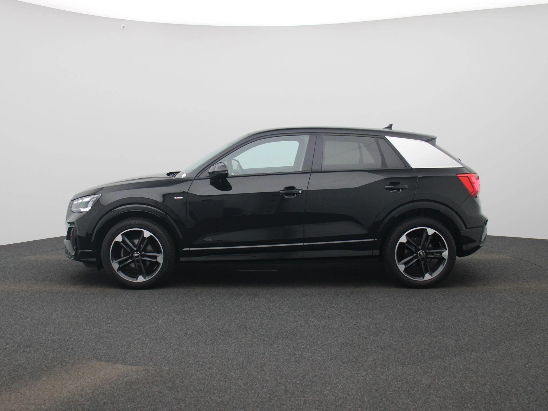 Audi Q2 met kenteken HTV-21-H – autofoto 5