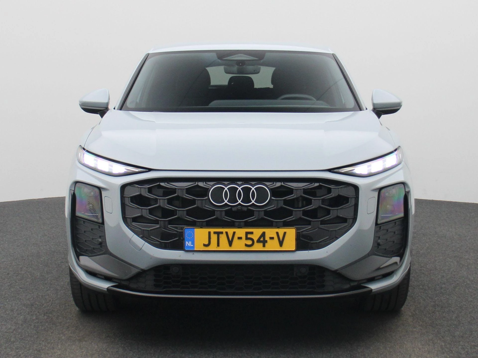 Audi Q3 met kenteken 119 – autofoto 3