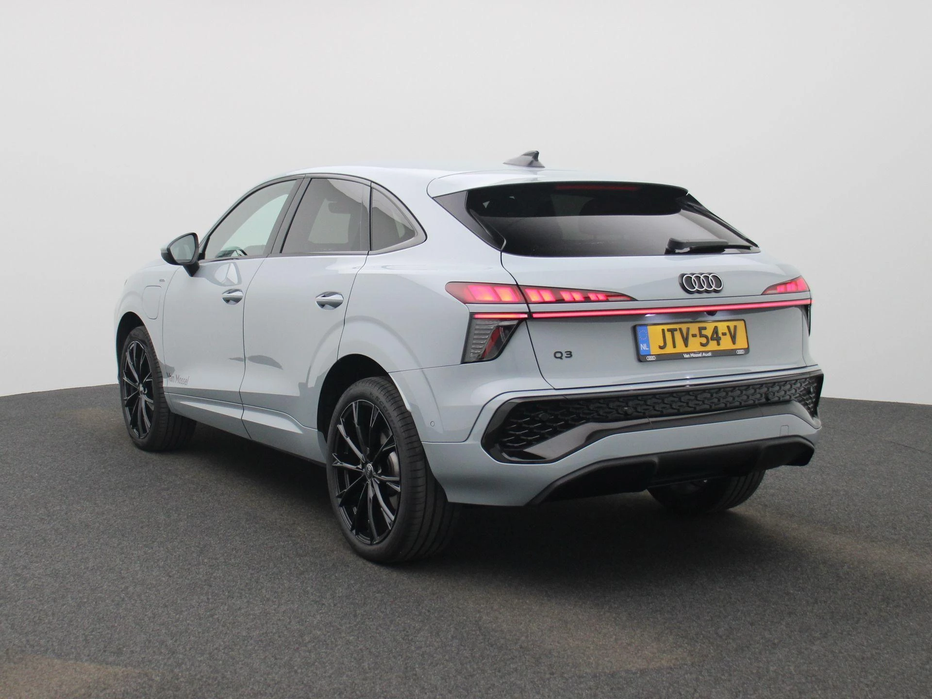 Audi Q3 met kenteken 119 – autofoto 4