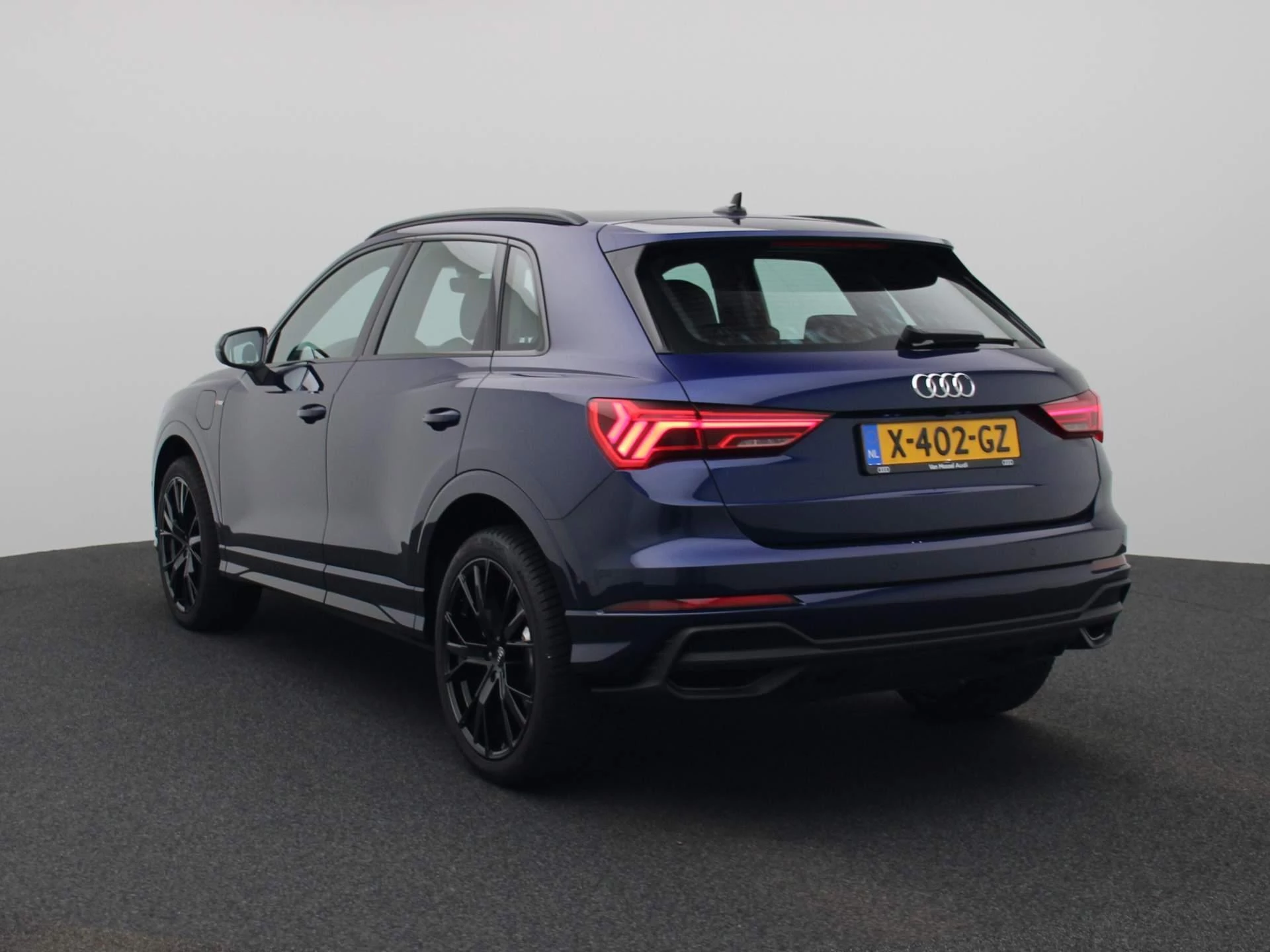 Audi Q3 met kenteken 16100 – autofoto 3