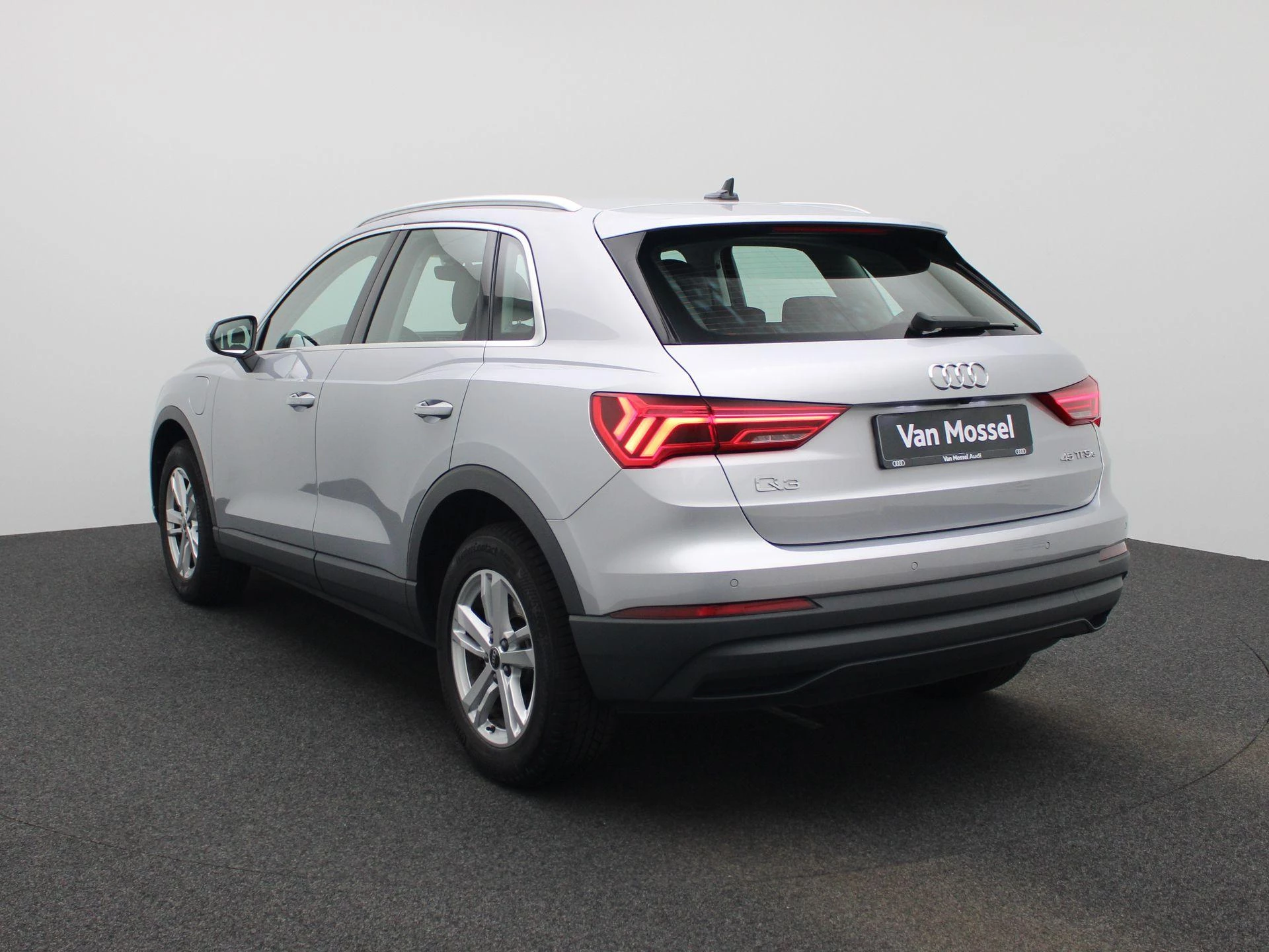 Audi Q3 met kenteken 16100 – autofoto 3