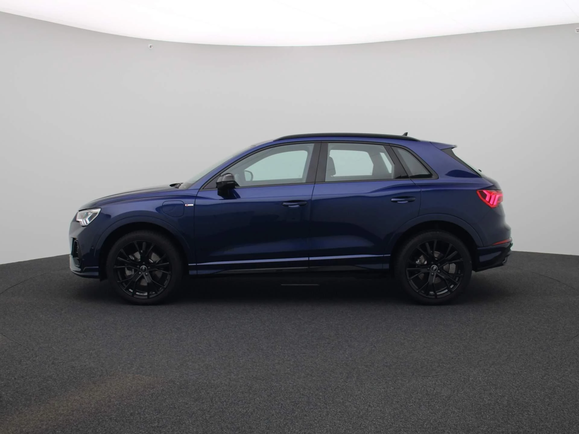 Audi Q3 met kenteken 16100 – autofoto 4