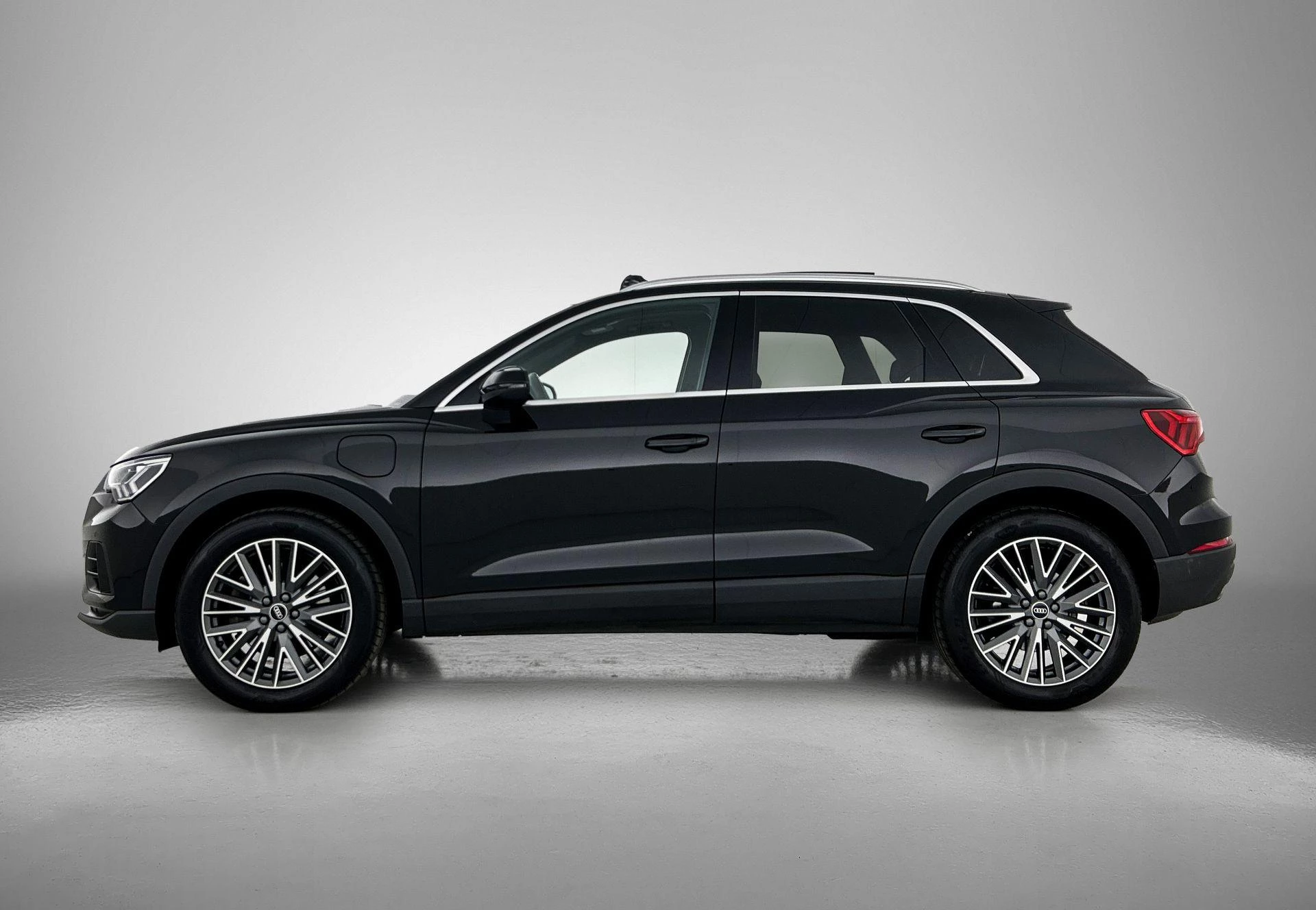 Audi Q3 met kenteken 16100 – autofoto 5