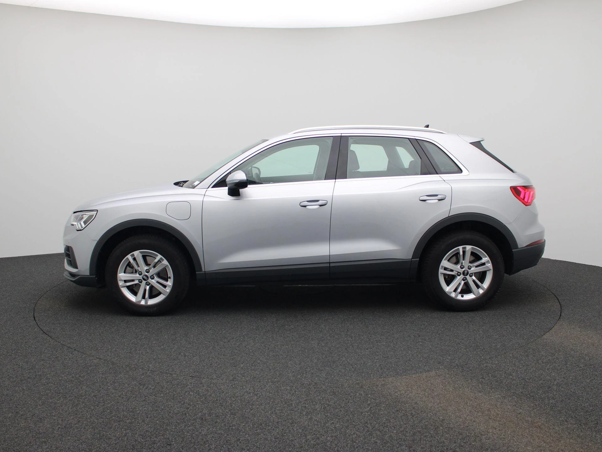 Audi Q3 met kenteken 16100 – autofoto 5