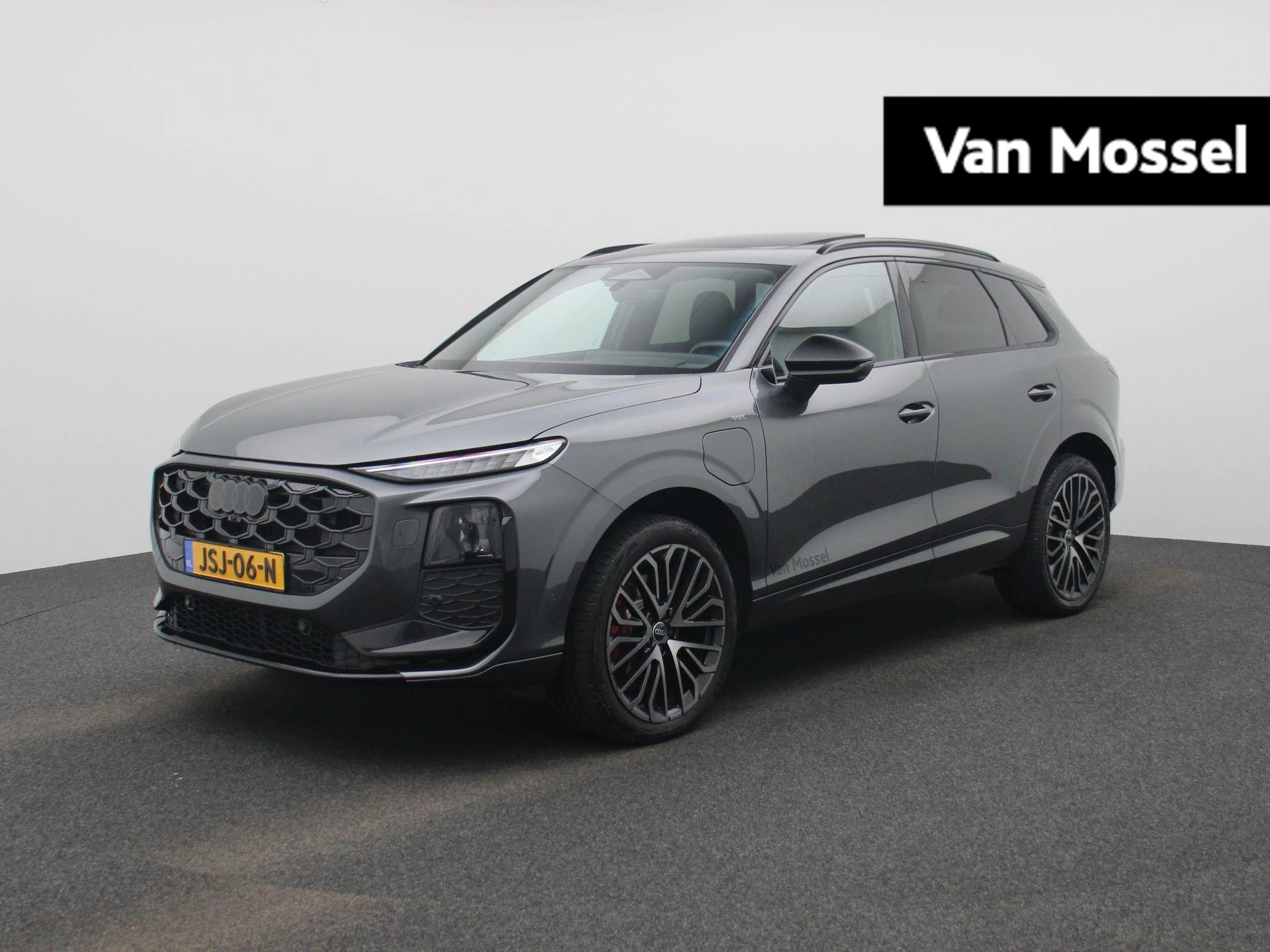 Audi Q3 met kenteken 17100 – autofoto 2