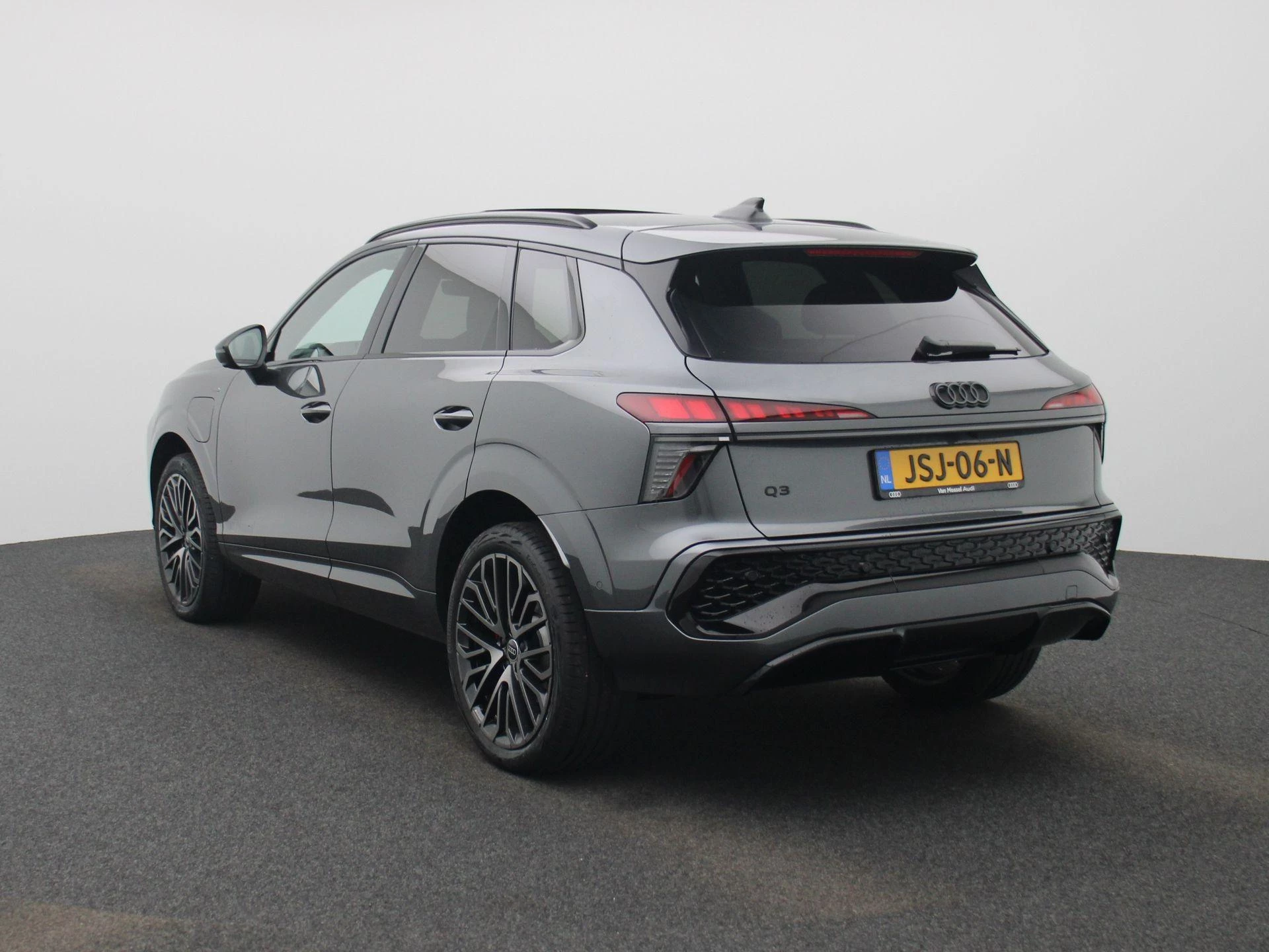 Audi Q3 met kenteken 17100 – autofoto 3