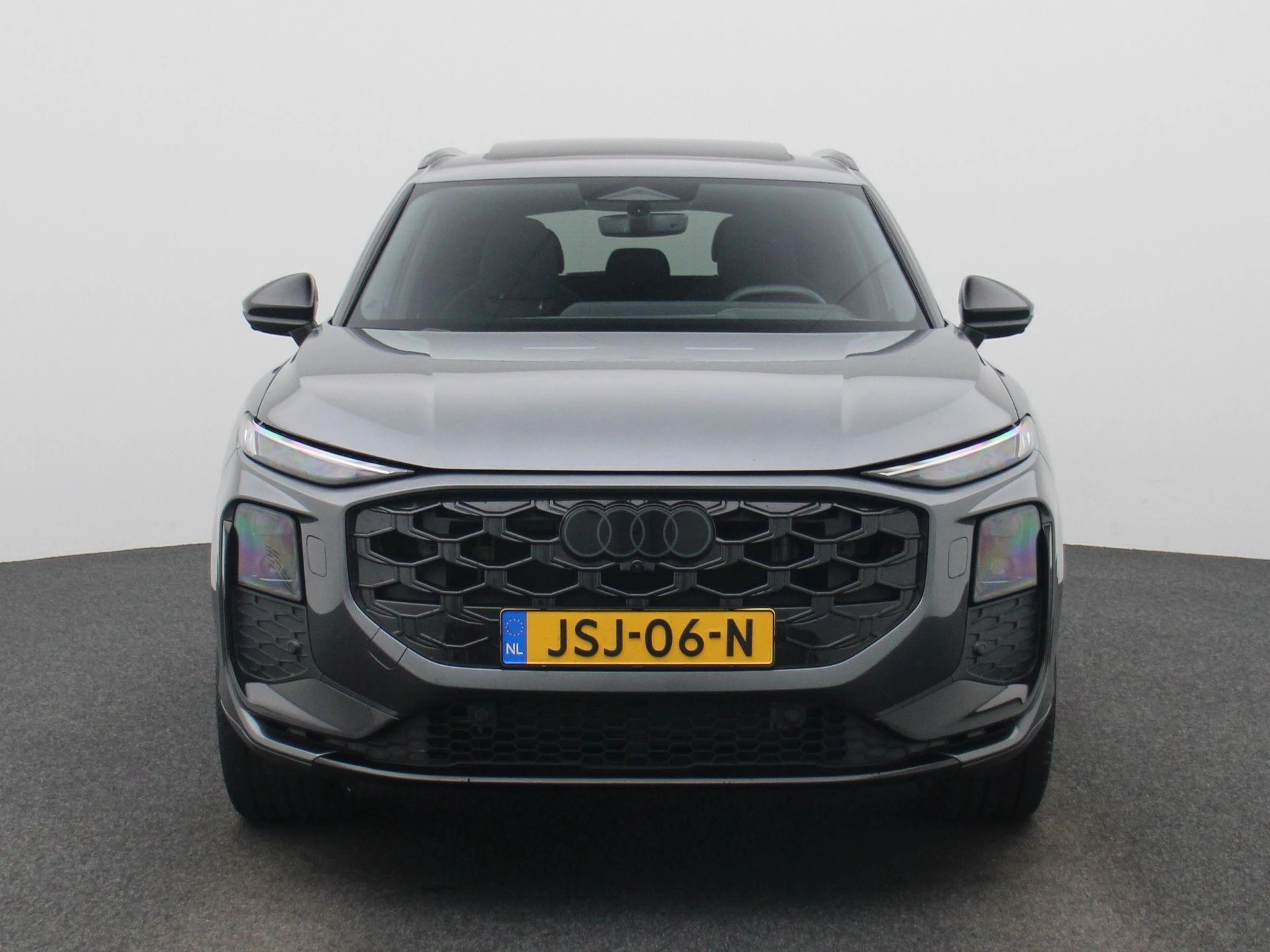 Audi Q3 met kenteken 17100 – autofoto 4