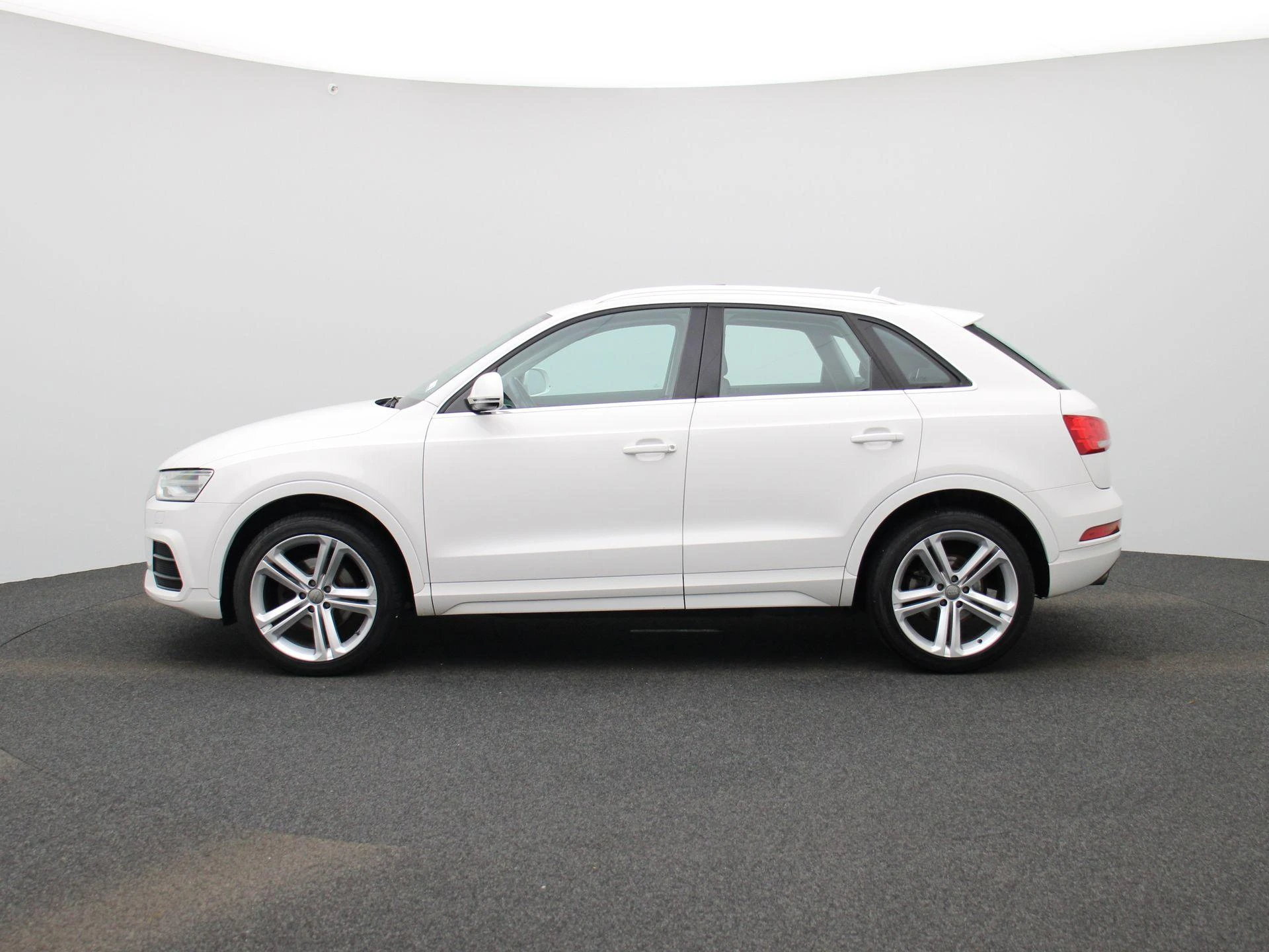 Audi Q3 met kenteken 55100 – autofoto 5