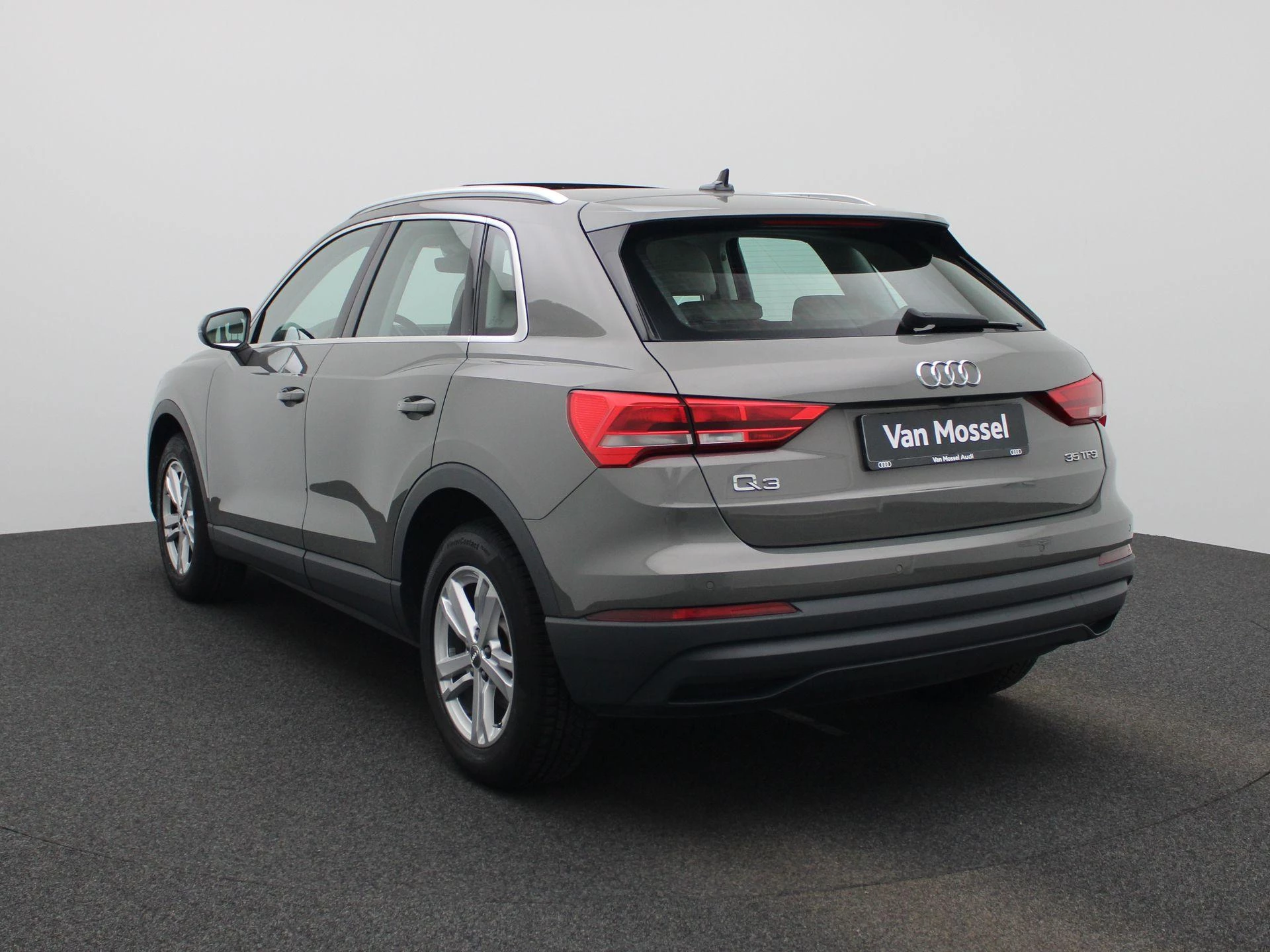 Audi Q3 met kenteken 69100 – autofoto 3