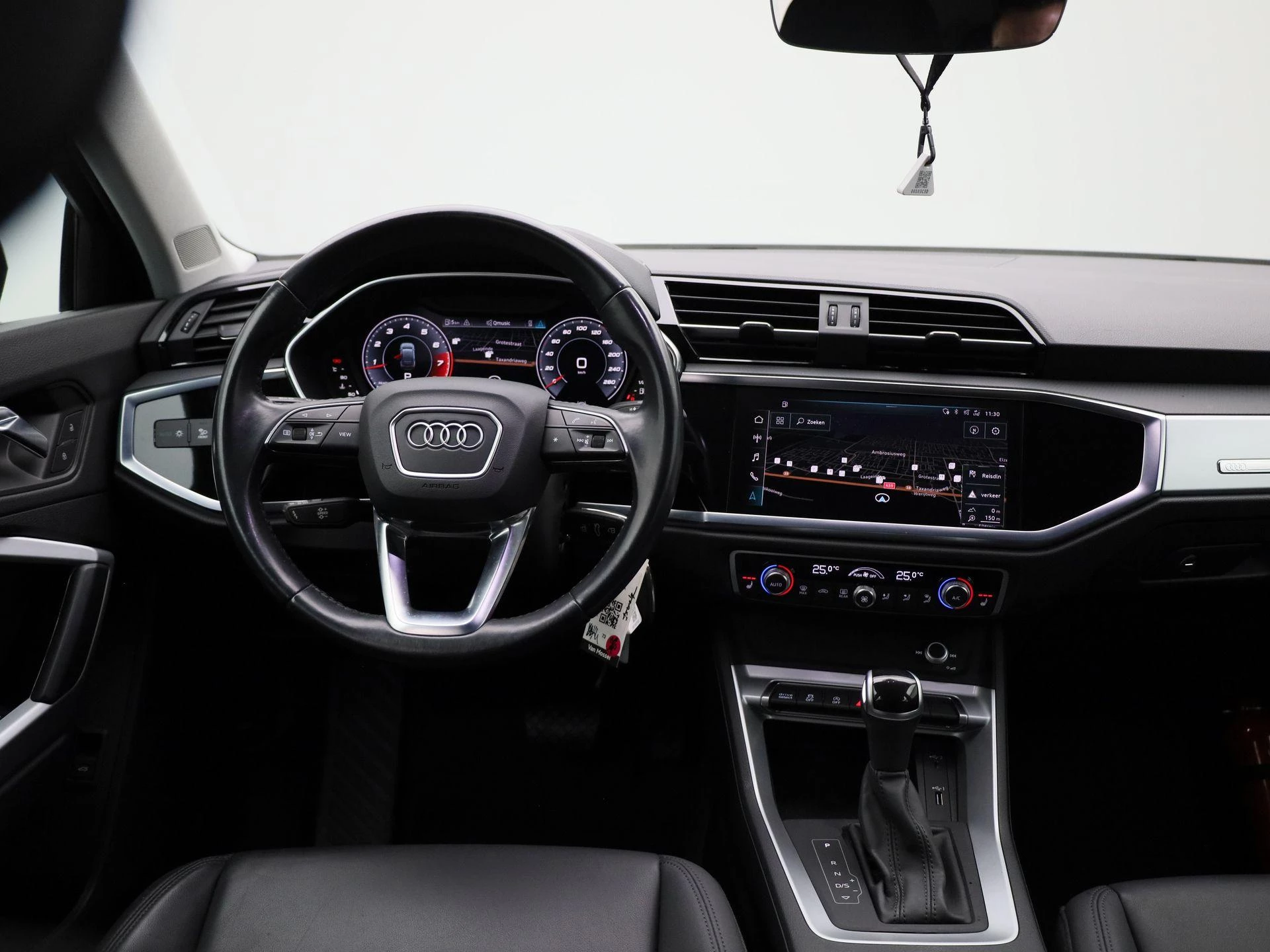 Audi Q3 met kenteken 69100 – autofoto 4