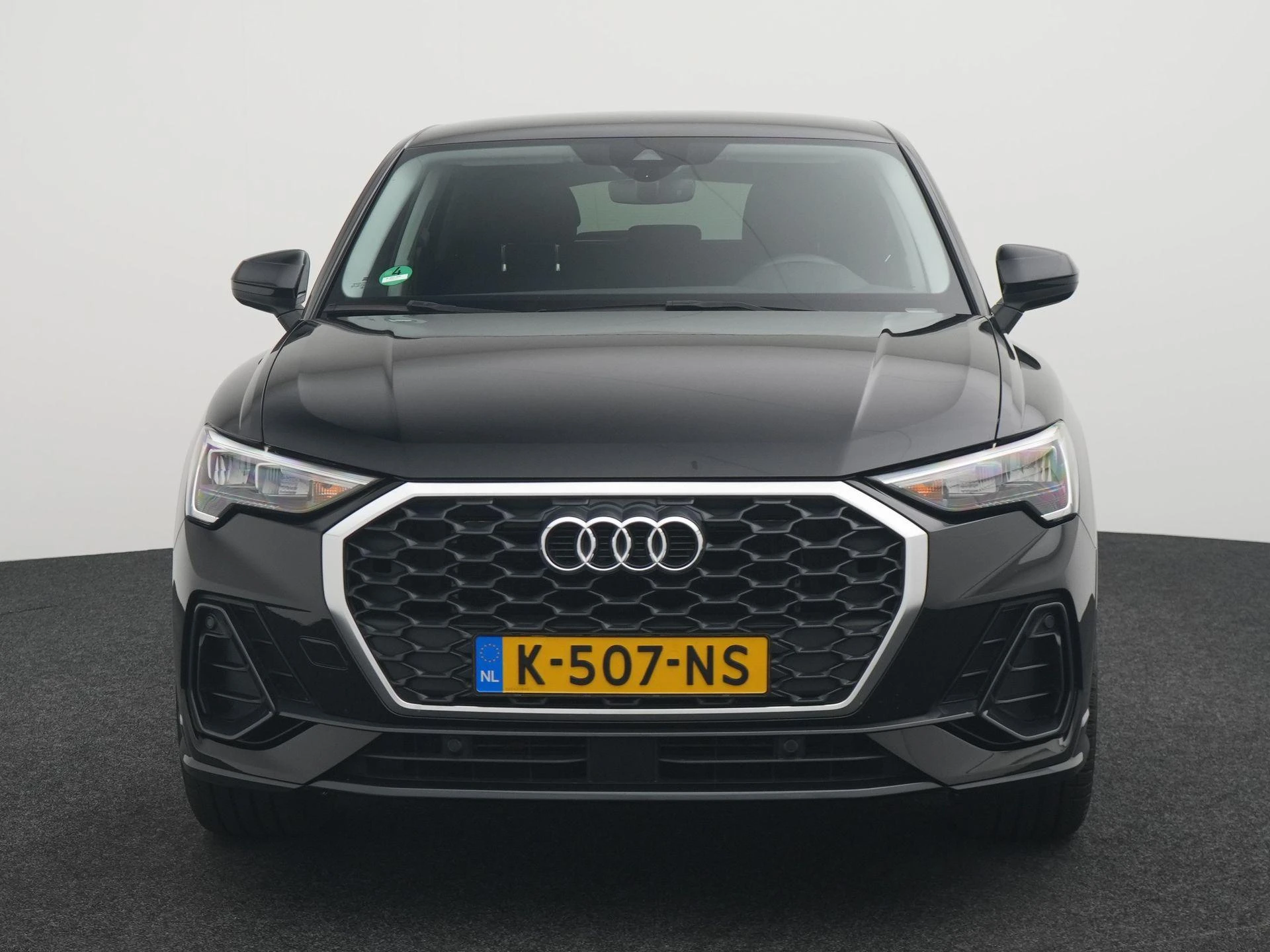 Audi Q3 met kenteken 69100 – autofoto 4