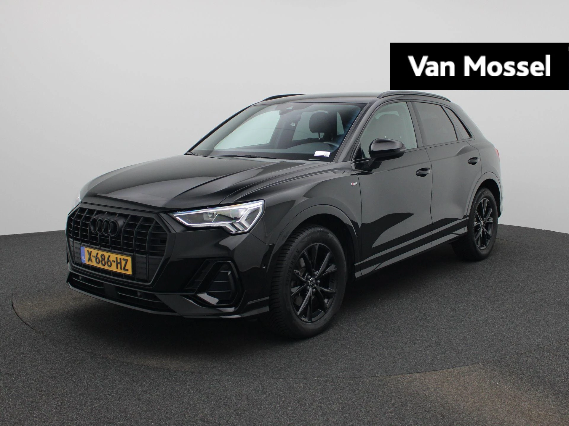 Audi Q3 met kenteken X-686-HZ – autofoto 2