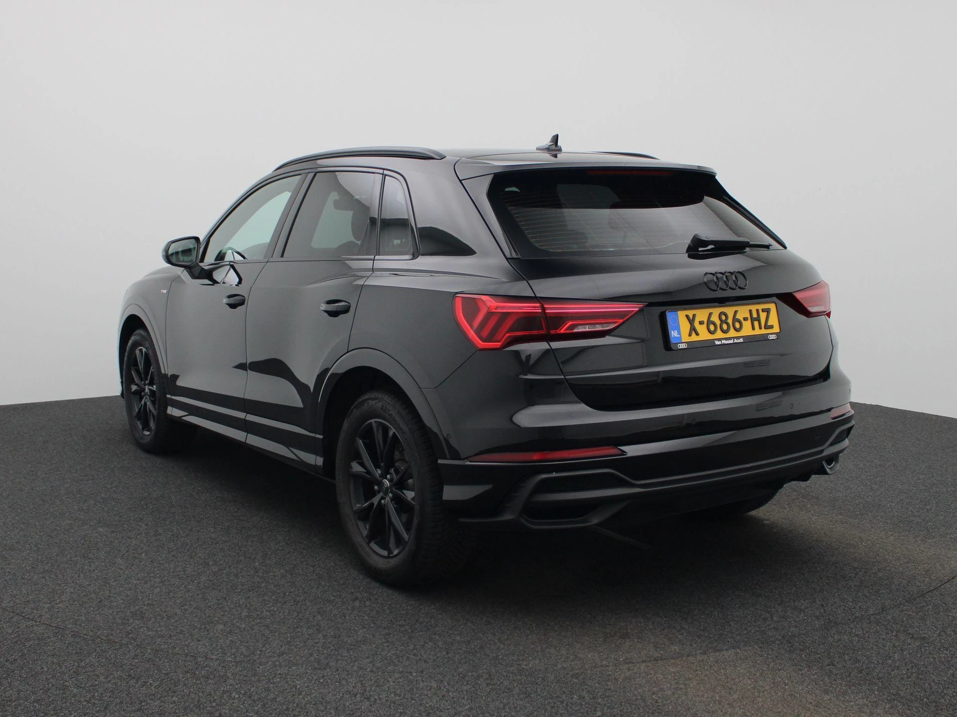Audi Q3 met kenteken X-686-HZ – autofoto 4