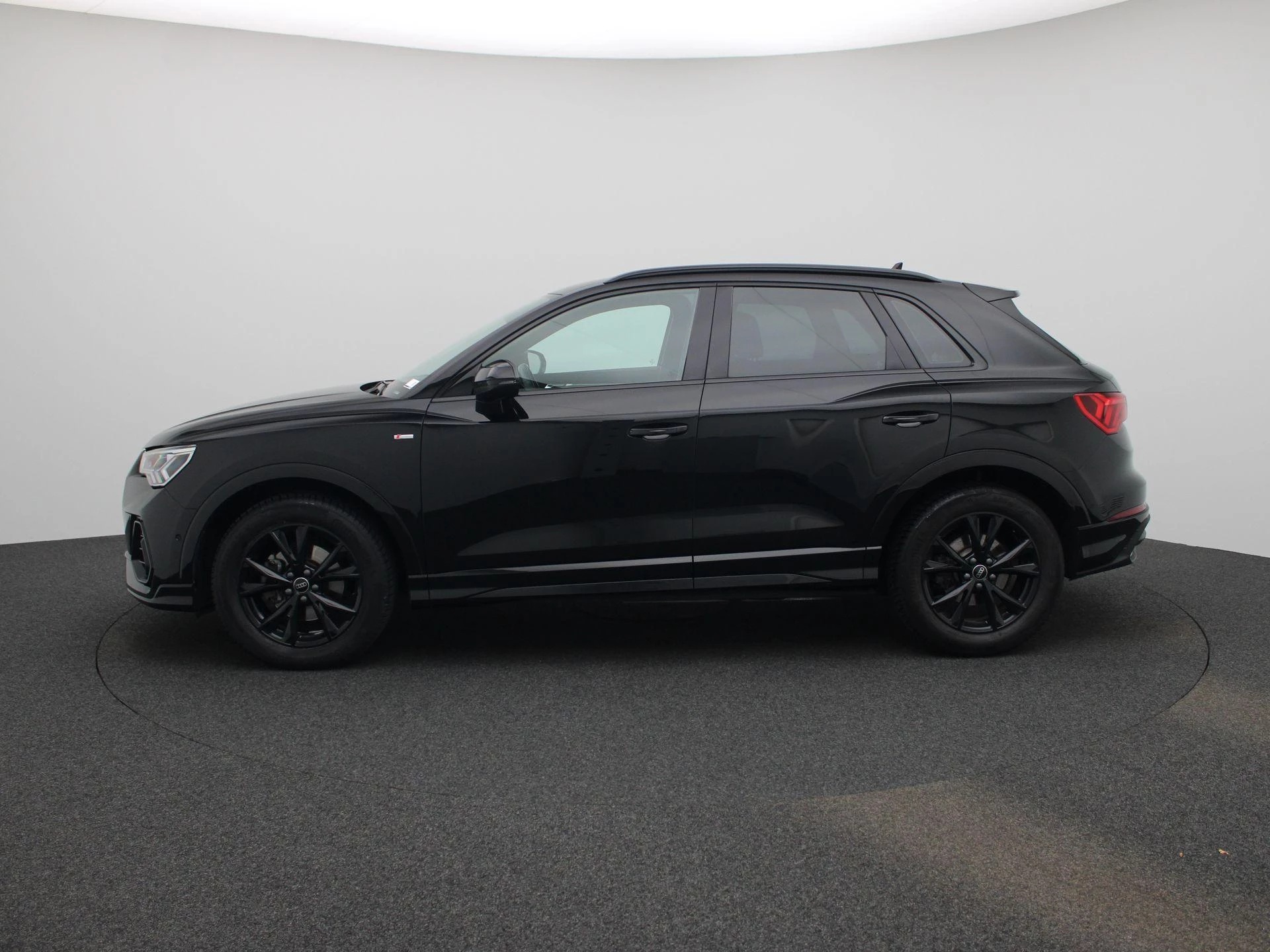 Audi Q3 met kenteken X-686-HZ – autofoto 5