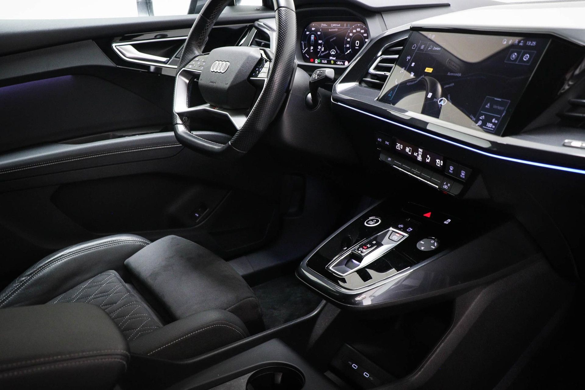 Audi Q4 e-tron met kenteken KXP-69-F – autofoto 3