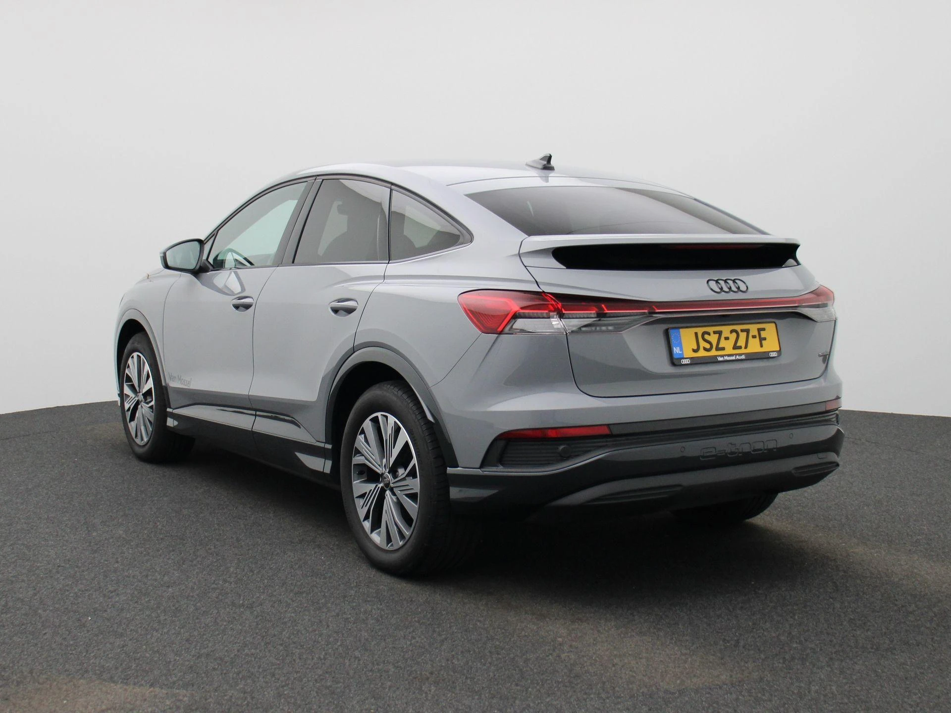 Audi Q4 Sportbacke-tron – autofoto 3