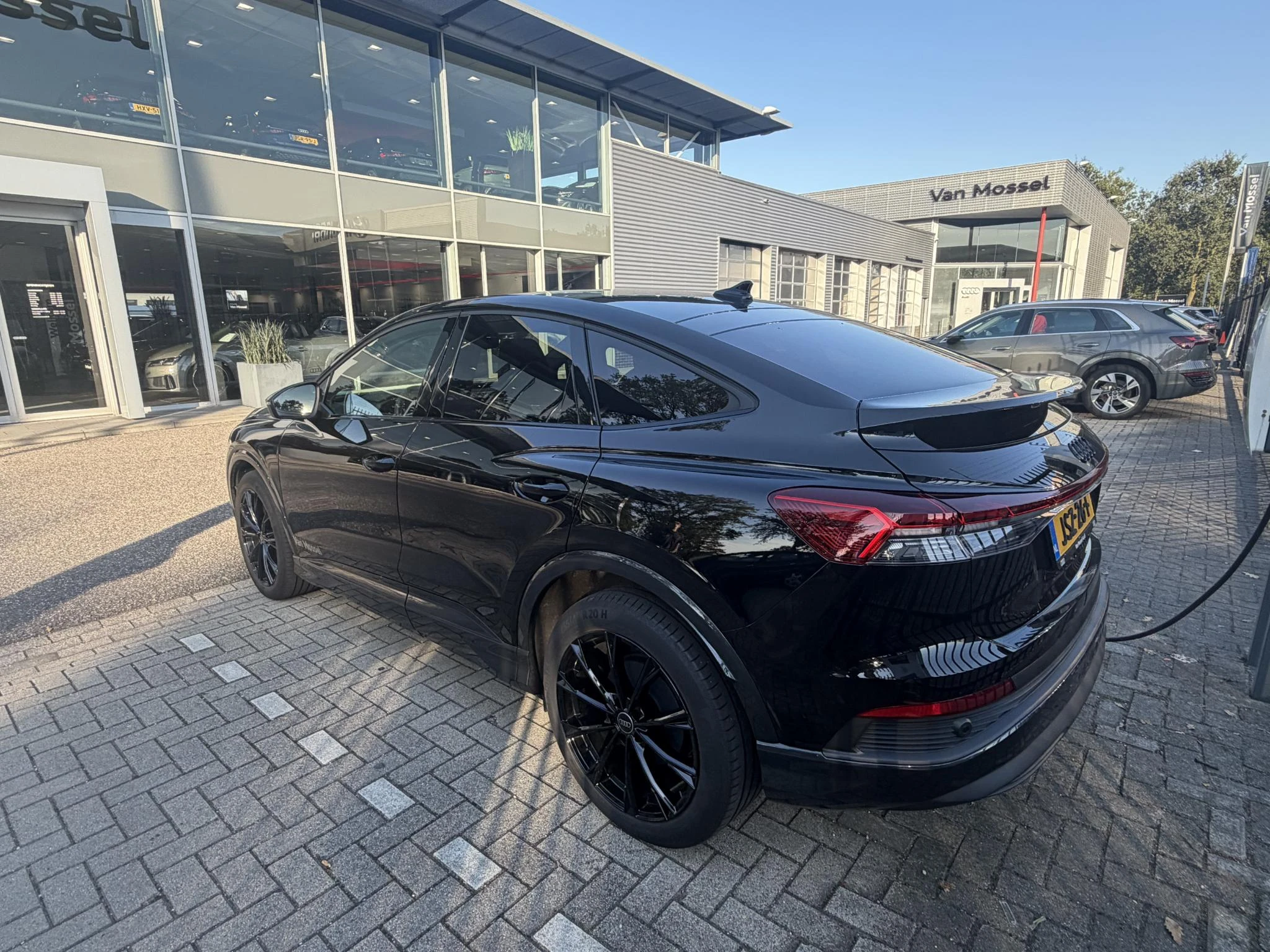 Audi Q4 Sportbacke-tron – autofoto 4