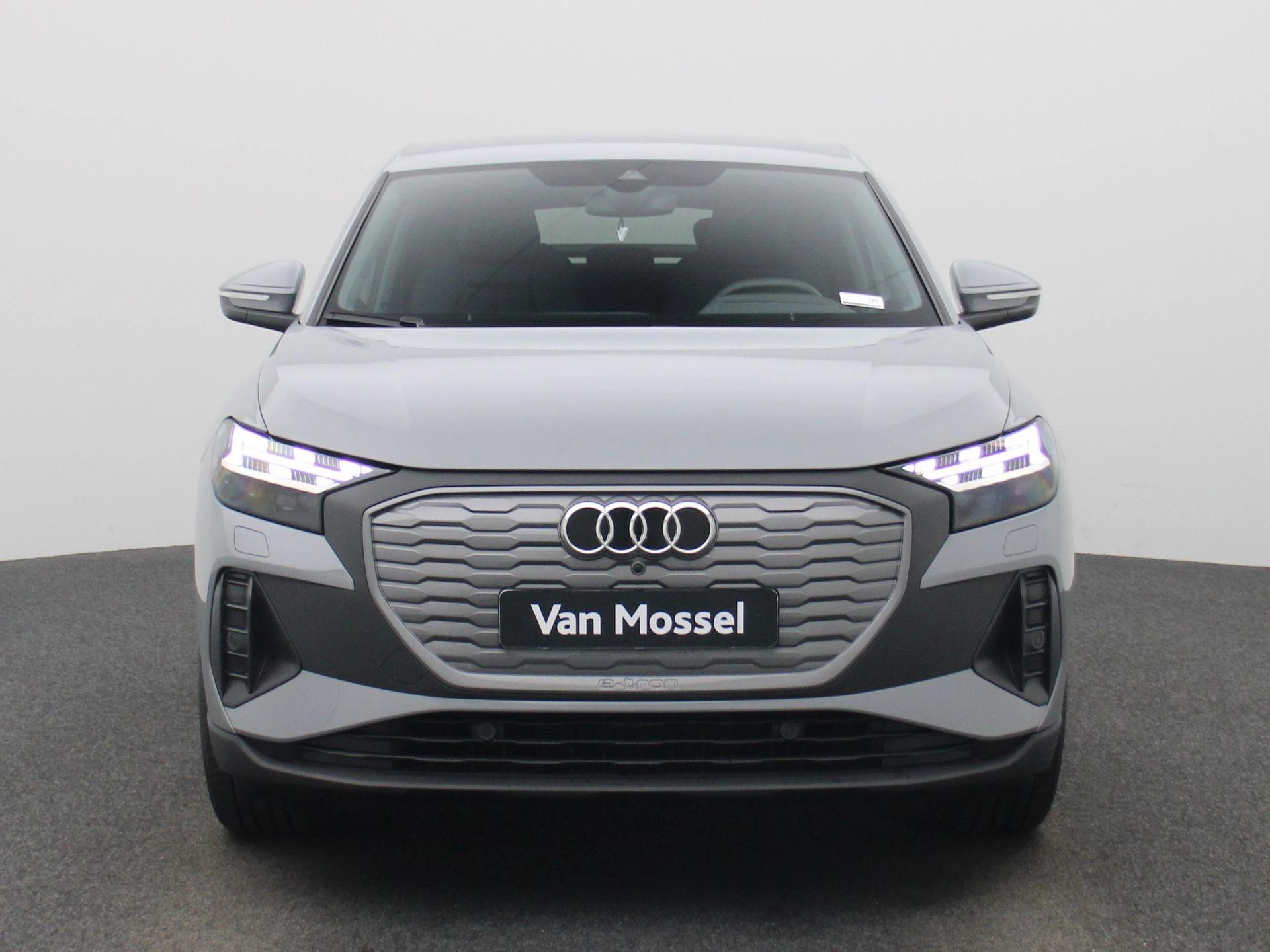 Audi Q4 Sportbacke-tron – autofoto 4