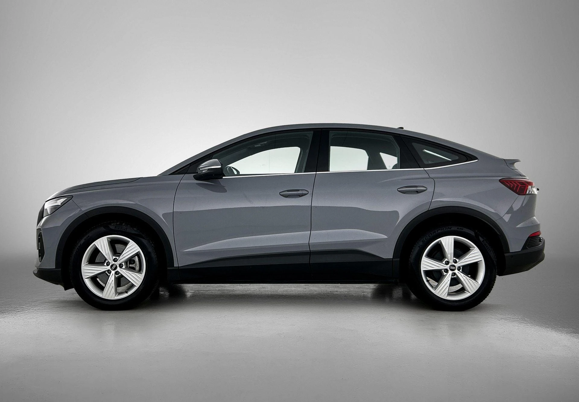 Audi Q4 Sportbacke-tron – autofoto 5