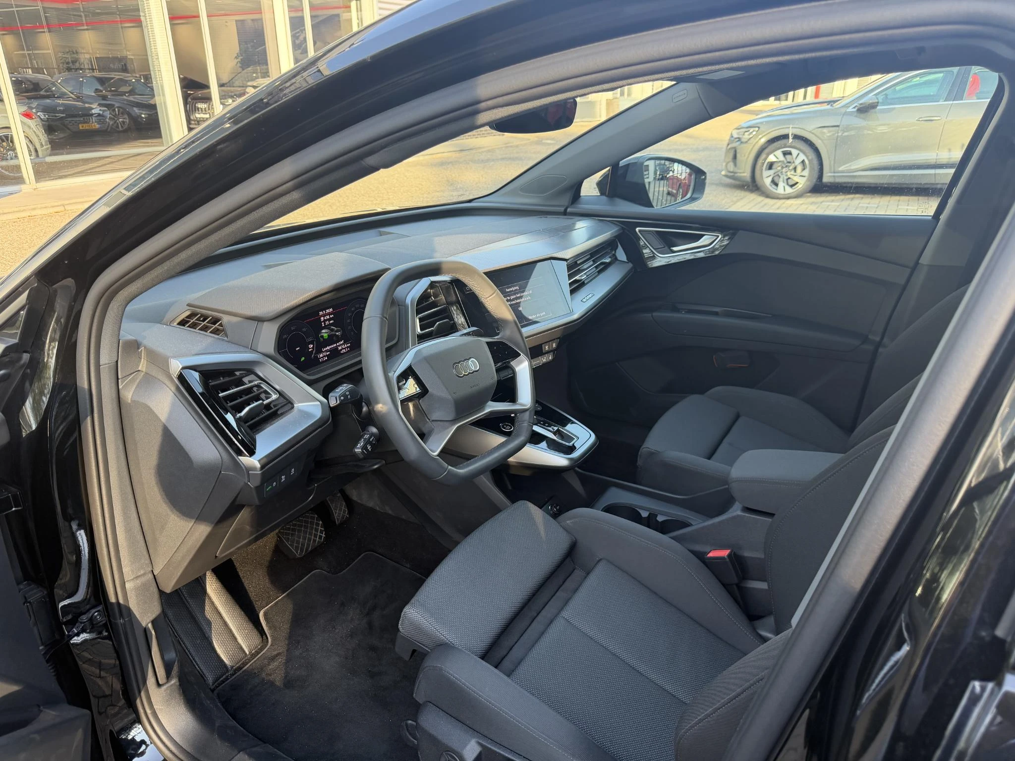 Audi Q4 Sportbacke-tron – autofoto 5