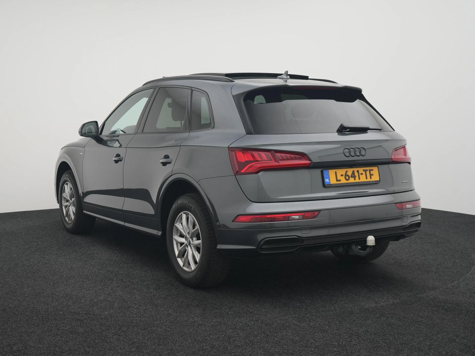 Audi Q5 met kenteken 58100 – autofoto 3