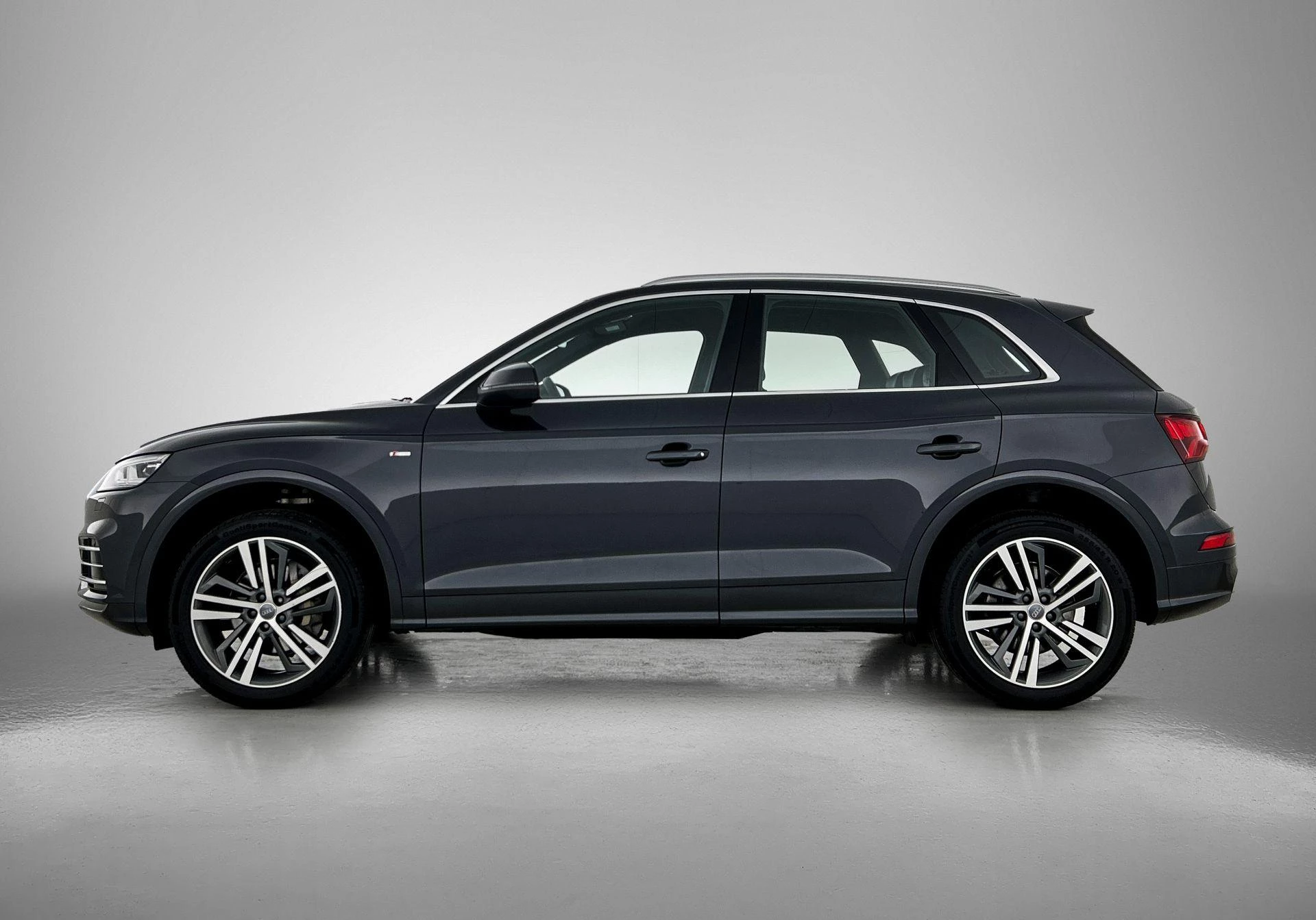 Audi Q5 met kenteken 71100 – autofoto 5