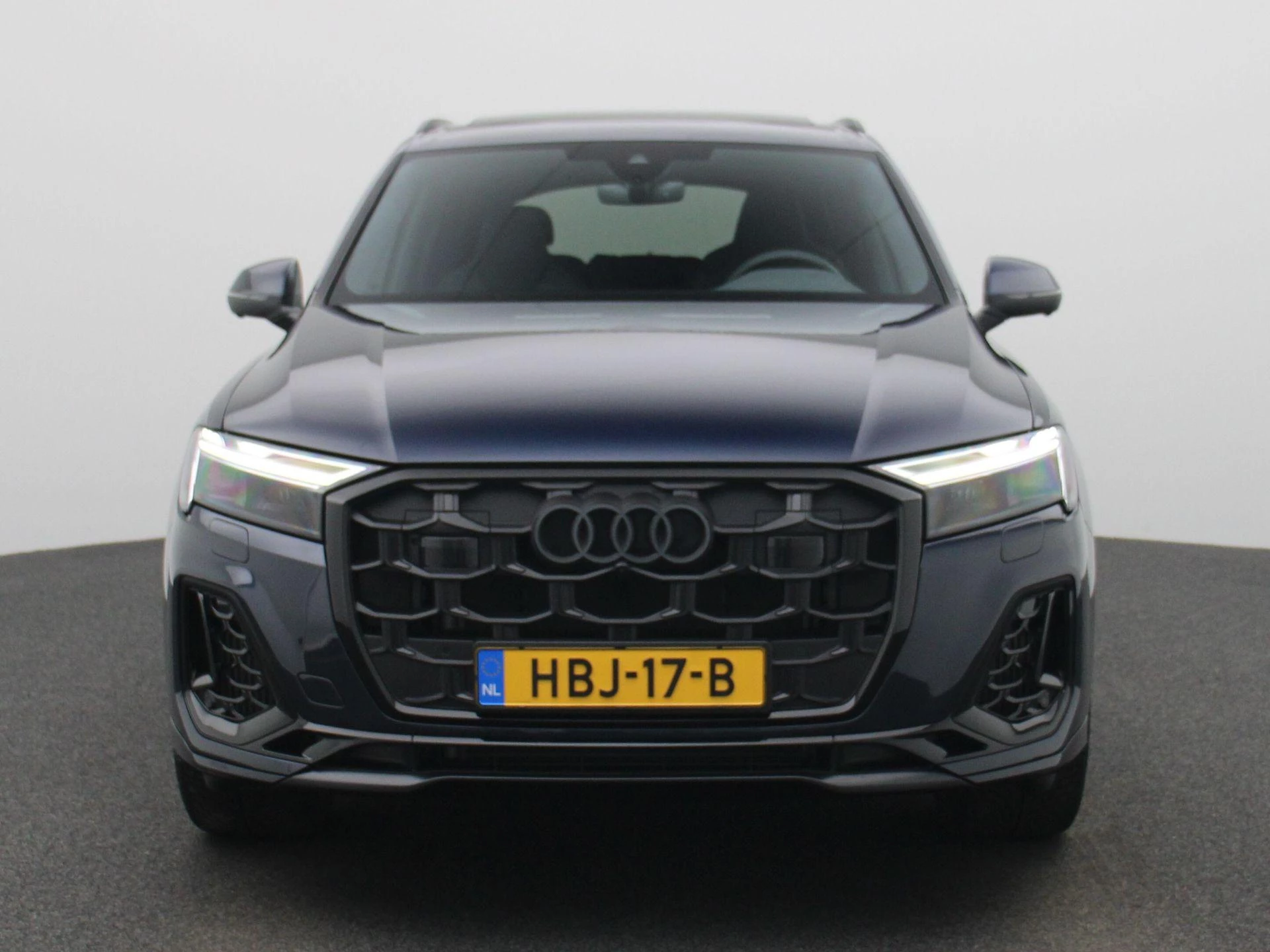 Audi Q7 met kenteken 13100 – autofoto 3