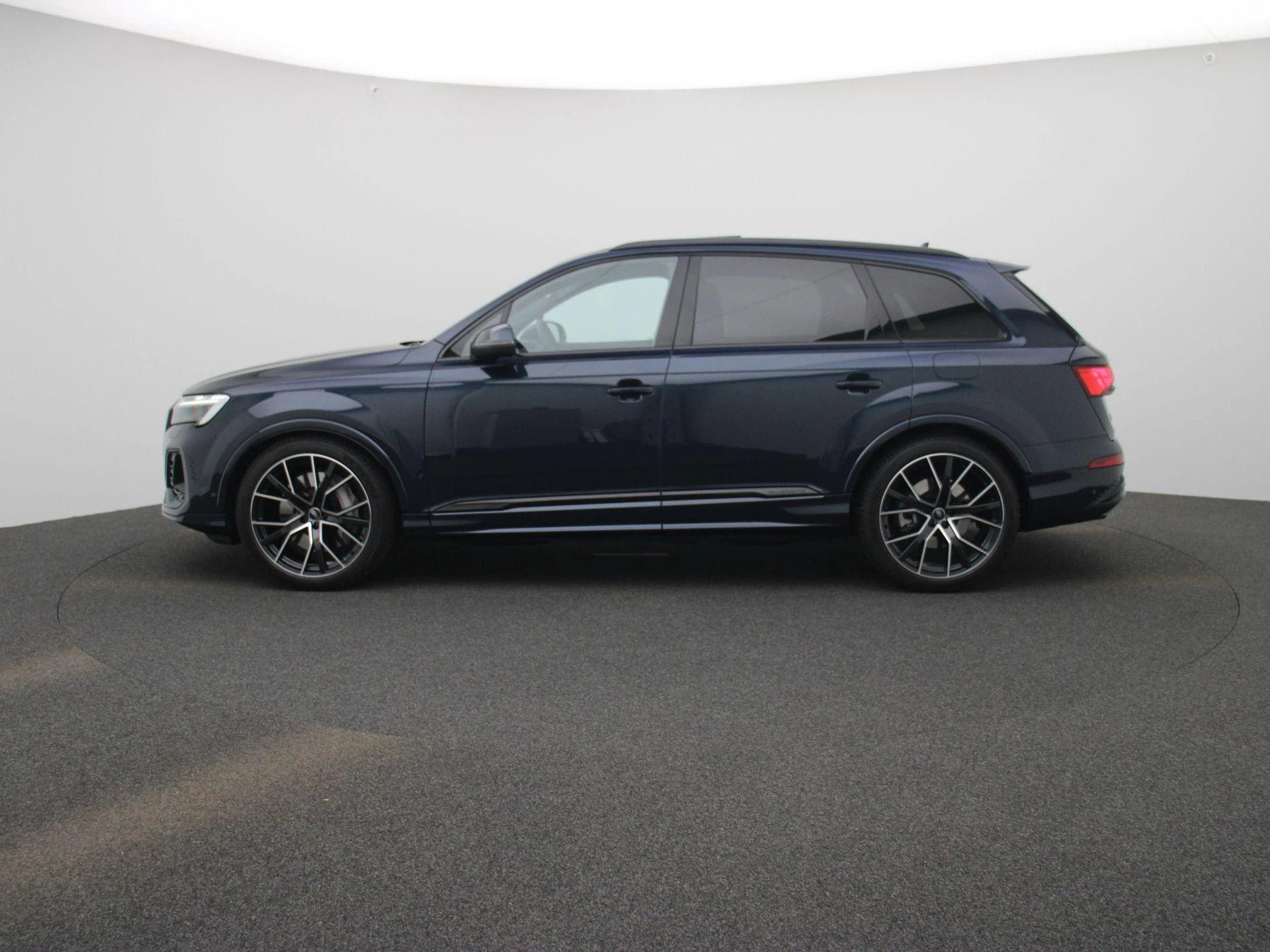 Audi Q7 met kenteken 13100 – autofoto 5