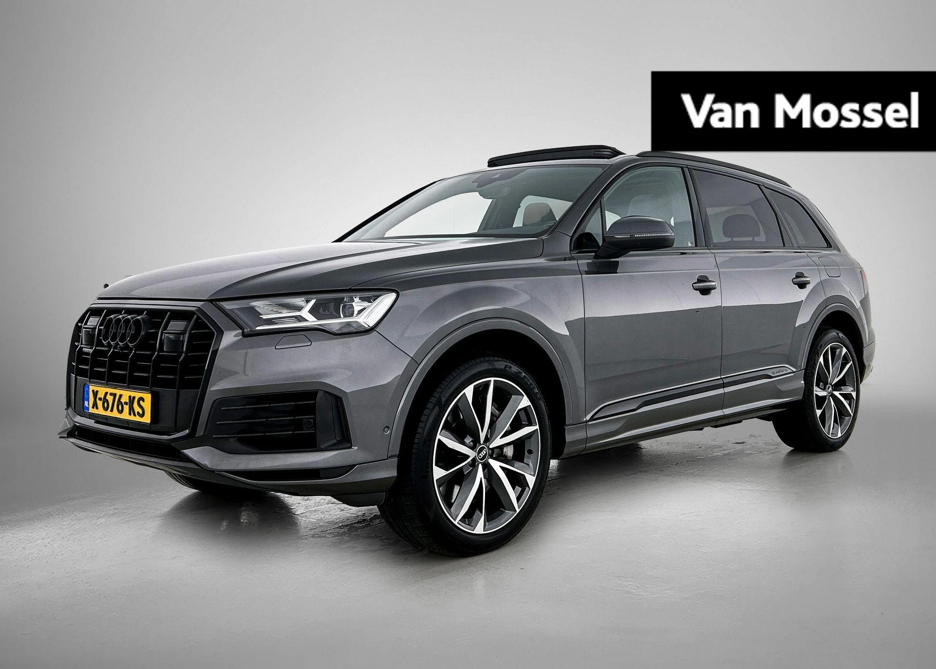 Audi Q7 met kenteken 28100 – autofoto 2