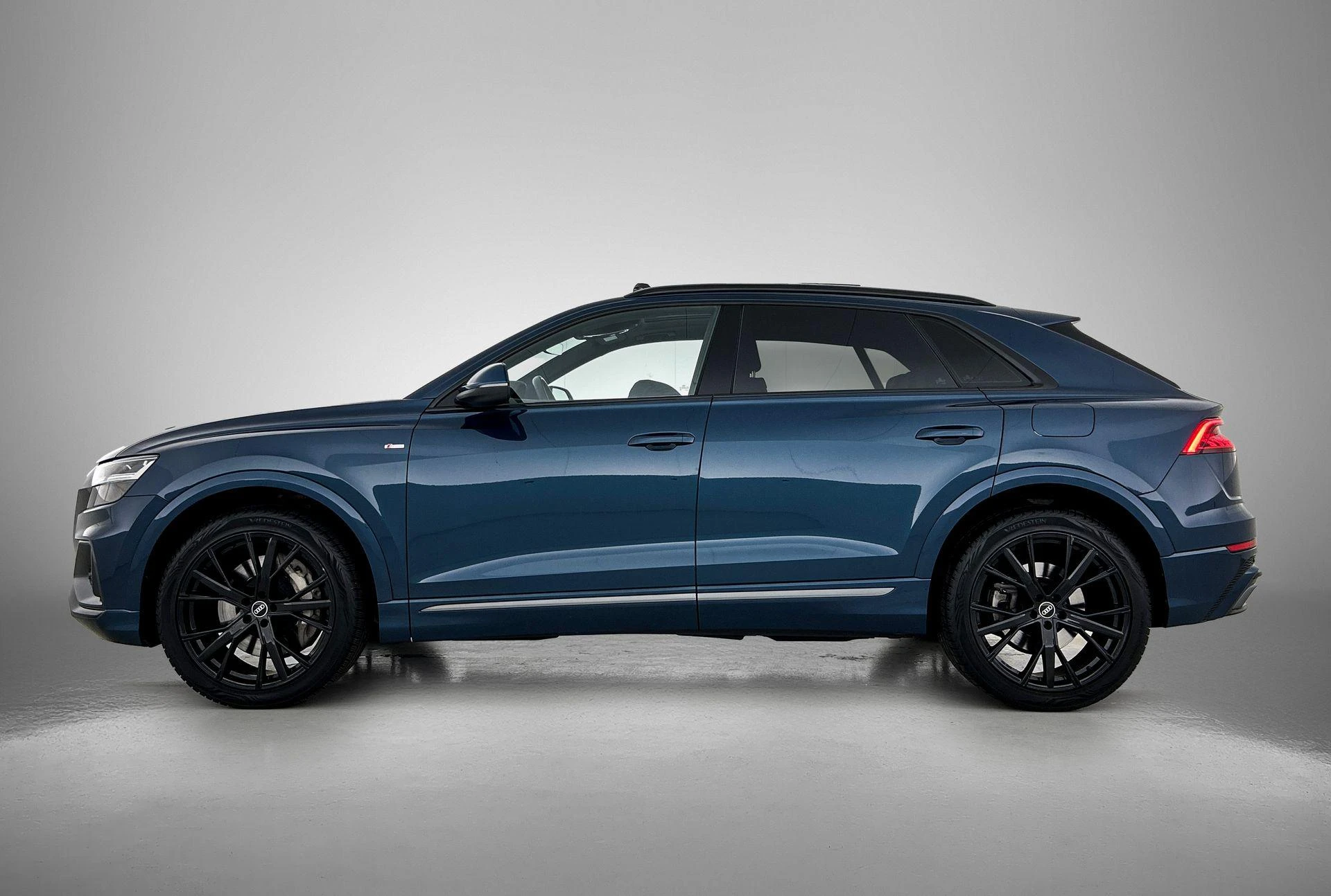 Audi Q8 met kenteken 44 – autofoto 4