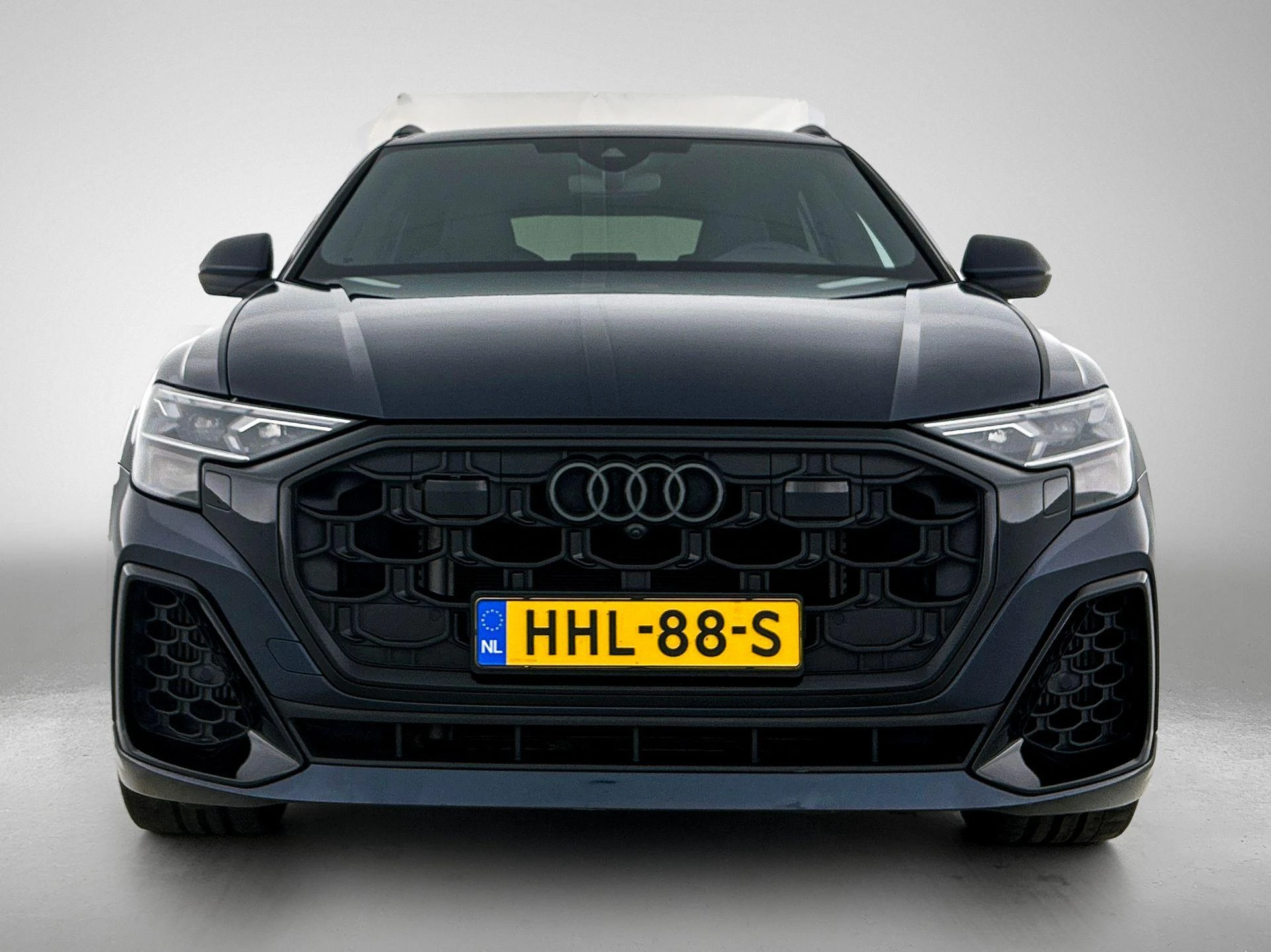Audi Q8 met kenteken 85 – autofoto 4