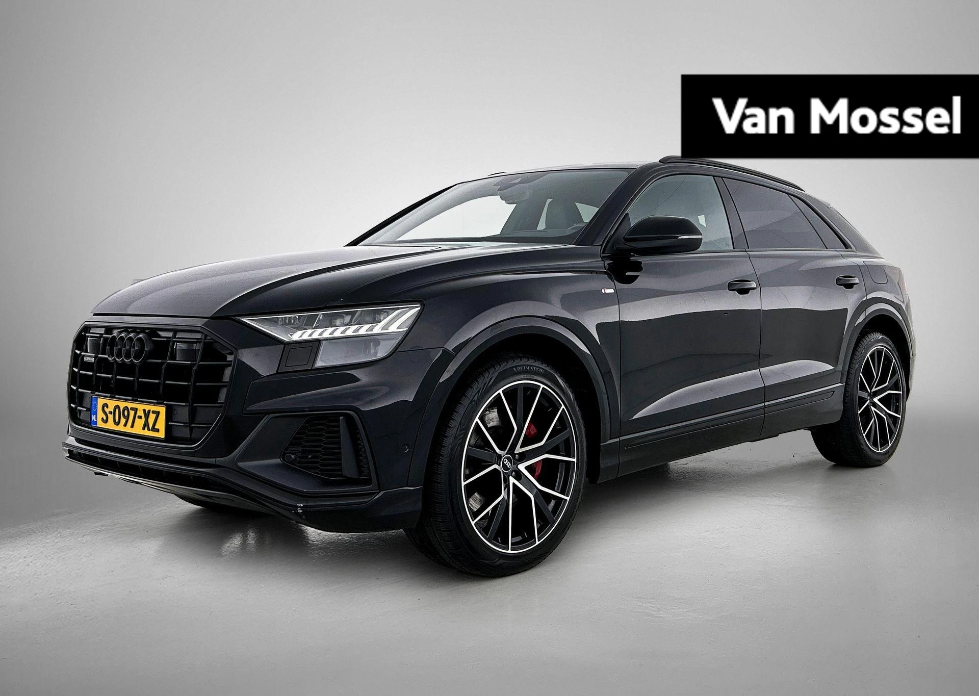 Audi Q8 met kenteken S-097-XZ – autofoto 2