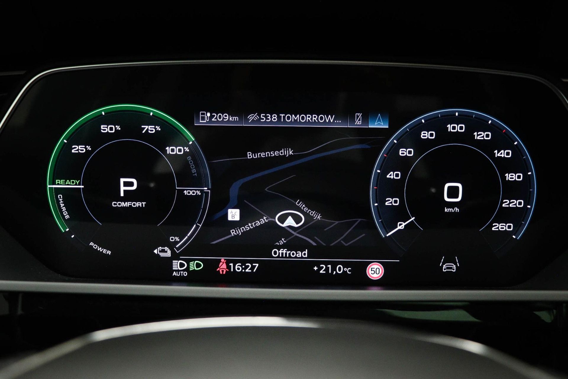 Audi Q8 Sportbacke-tron met kenteken KTG-37-G – autofoto 4