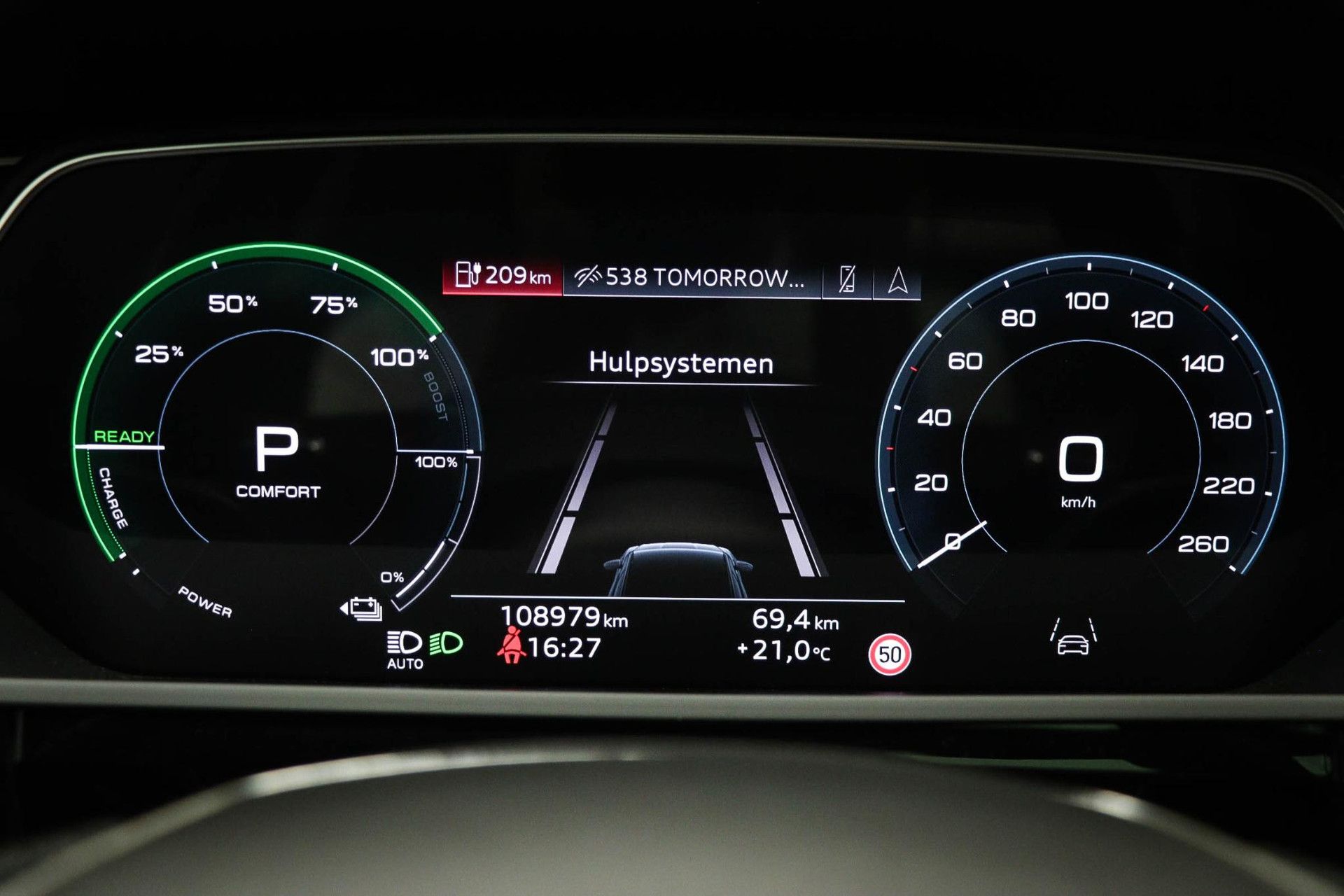 Audi Q8 Sportbacke-tron met kenteken KTG-37-G – autofoto 5