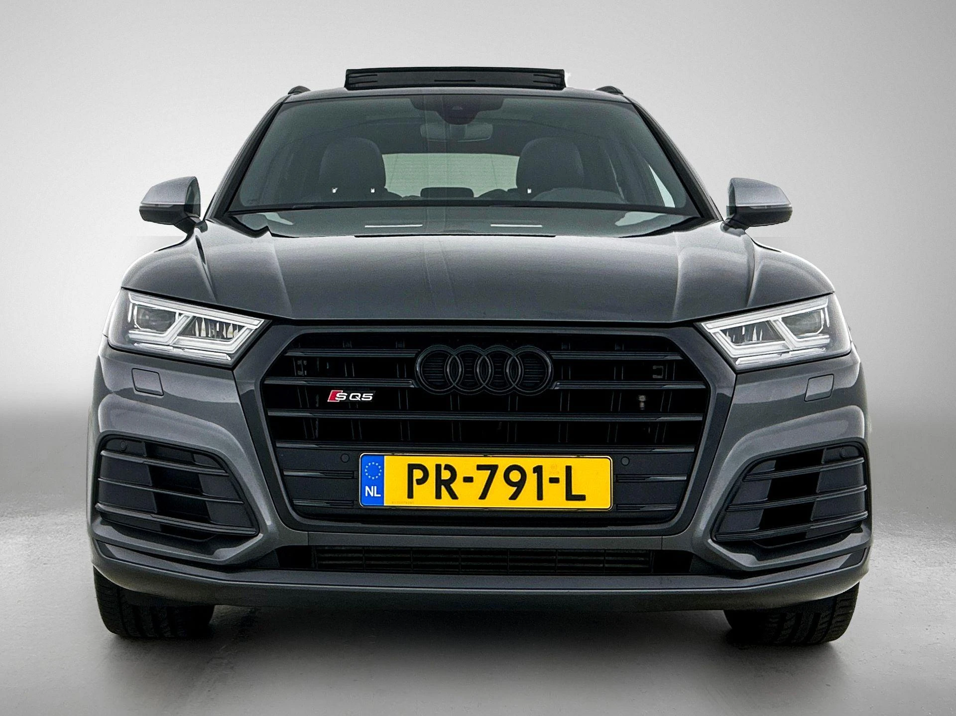 Audi SQ5 met kenteken 83100 – autofoto 4