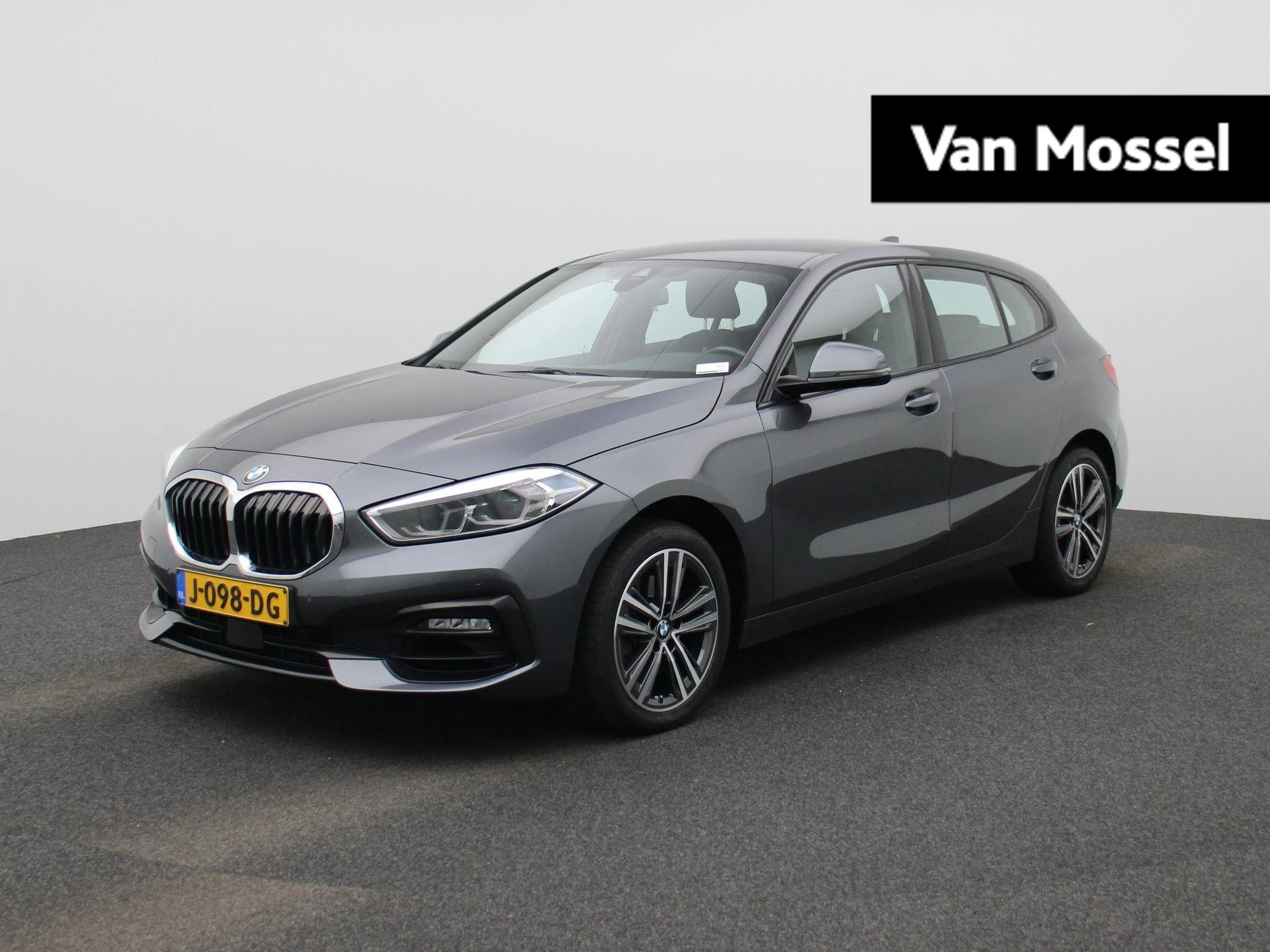 BMW 1-serie met kenteken 64100 – autofoto 2