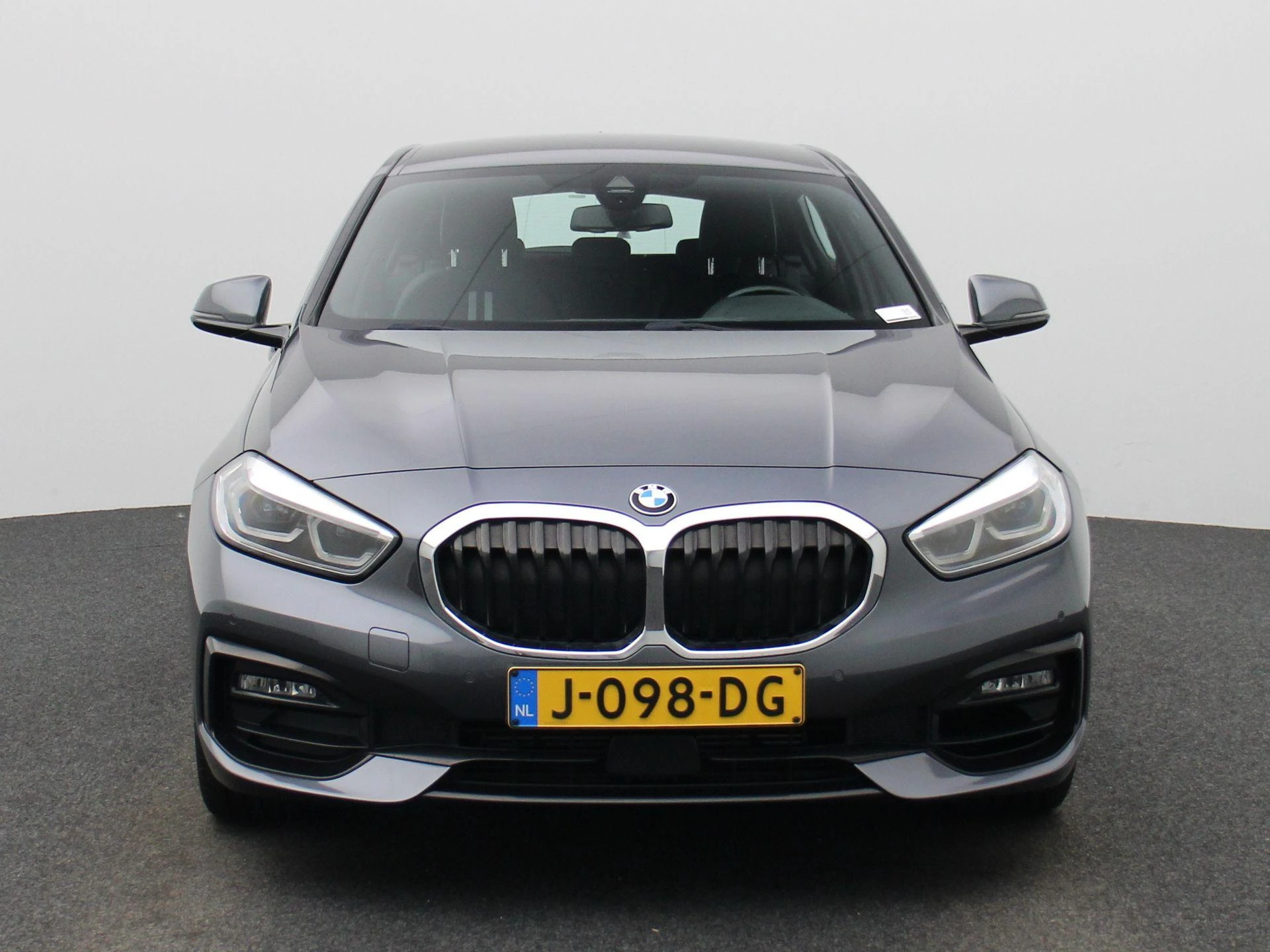 BMW 1-serie met kenteken 64100 – autofoto 4