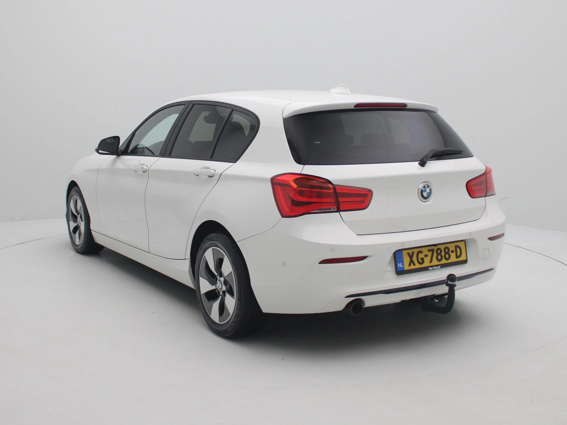 BMW 1-serie met kenteken 68100 – autofoto 3