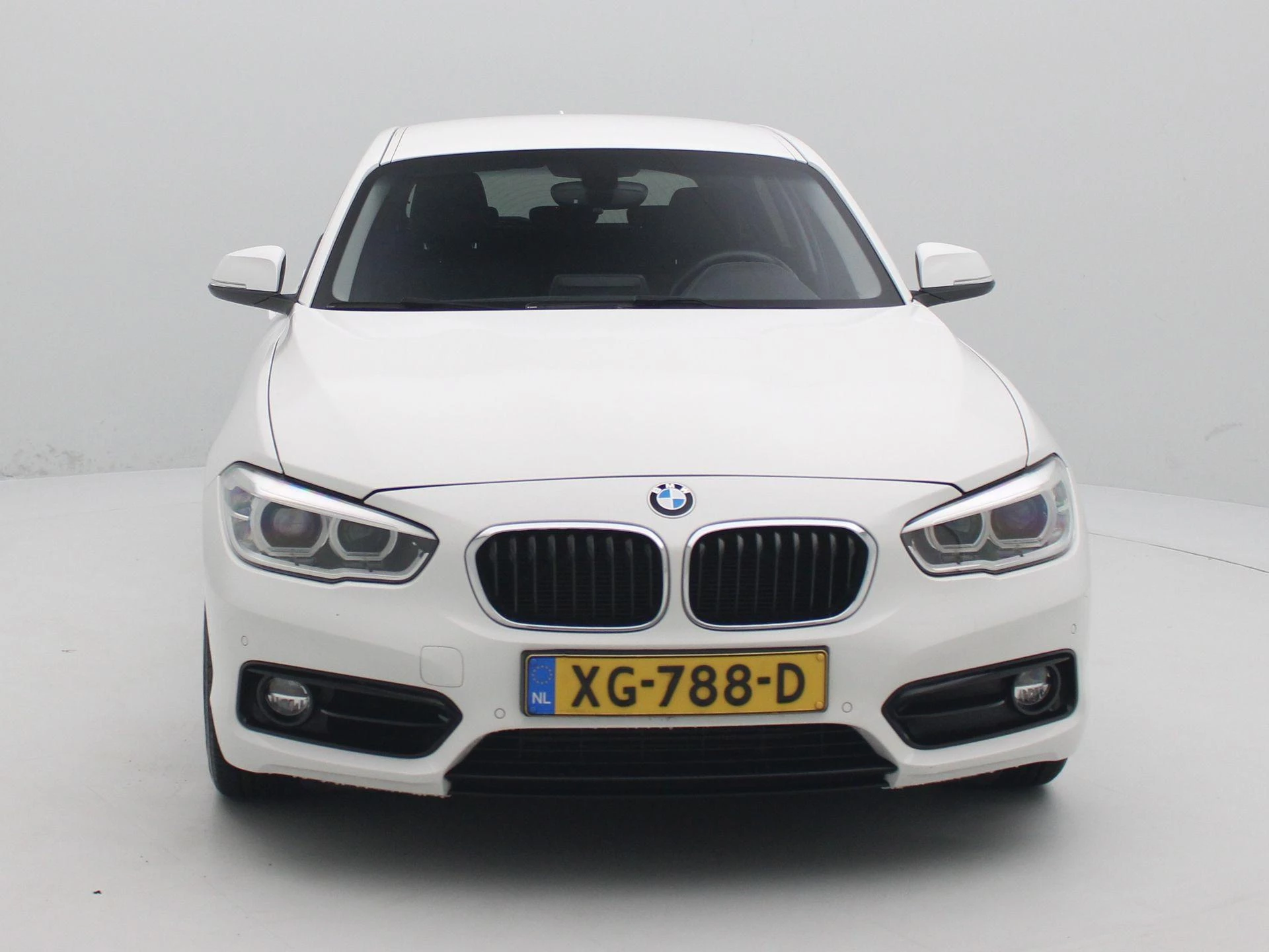 BMW 1-serie met kenteken 68100 – autofoto 4
