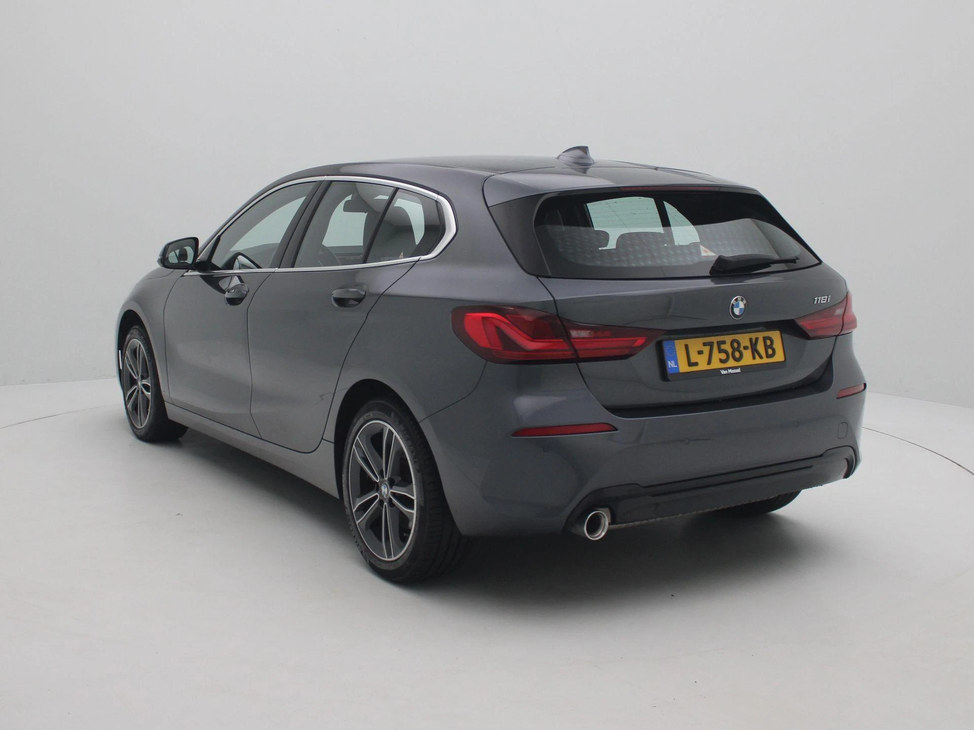 BMW 1-serie met kenteken L-758-KB – autofoto 3