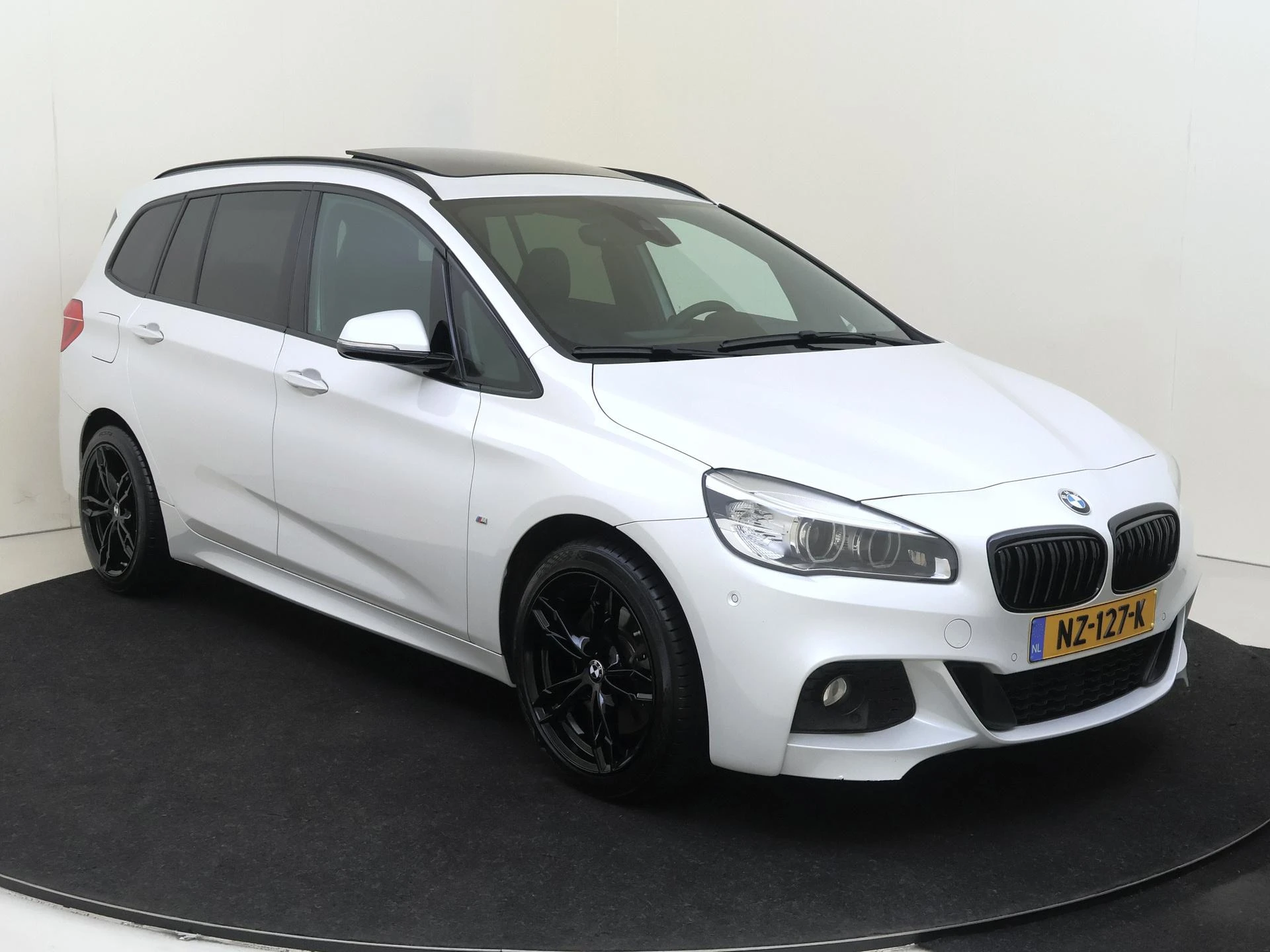 BMW 2-serie met kenteken 62100 – autofoto 3