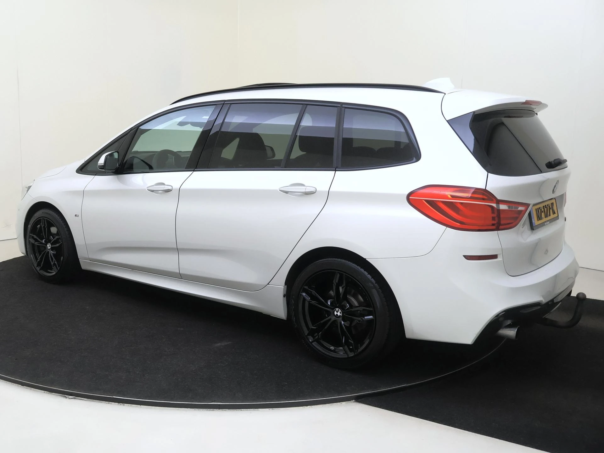 BMW 2-serie met kenteken 62100 – autofoto 4