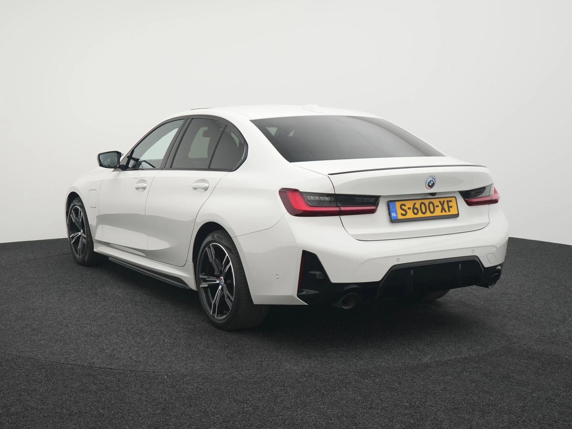 BMW 3-Serie met kenteken 66 – autofoto 3